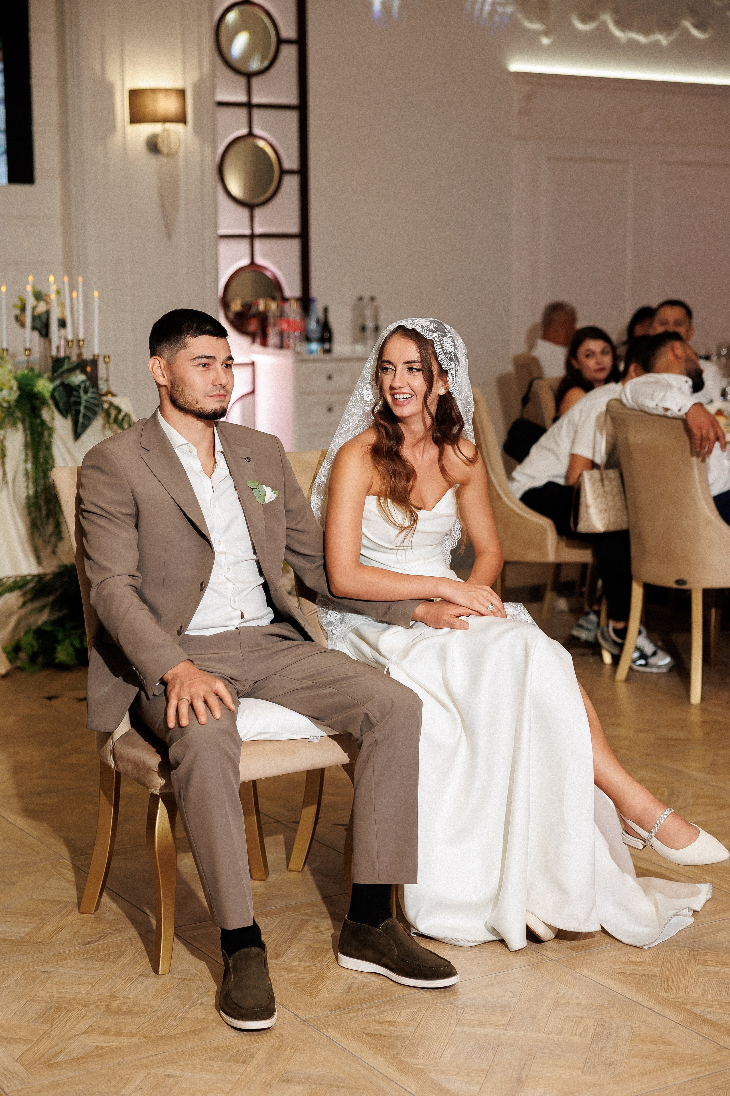 Eugen & Livia — Grand Elysee — Wedding Day. Servicii Foto și Video 067188353