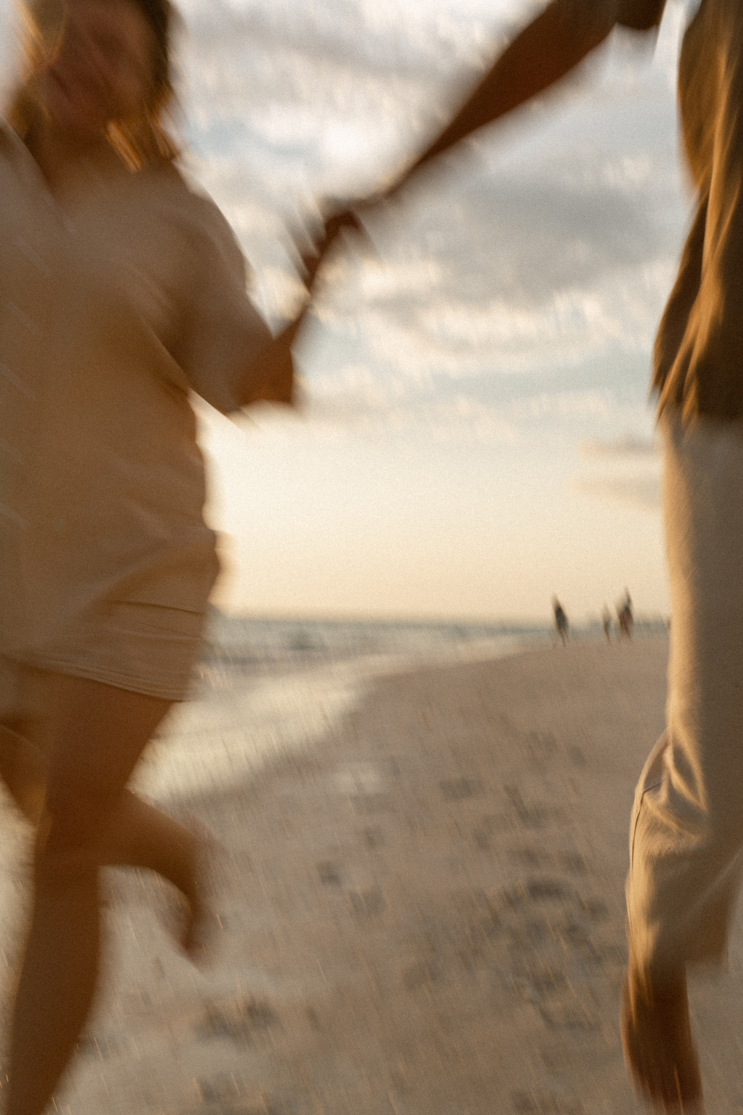 Olya & Misha. Ocean. Photographer Vladmir Gladkov