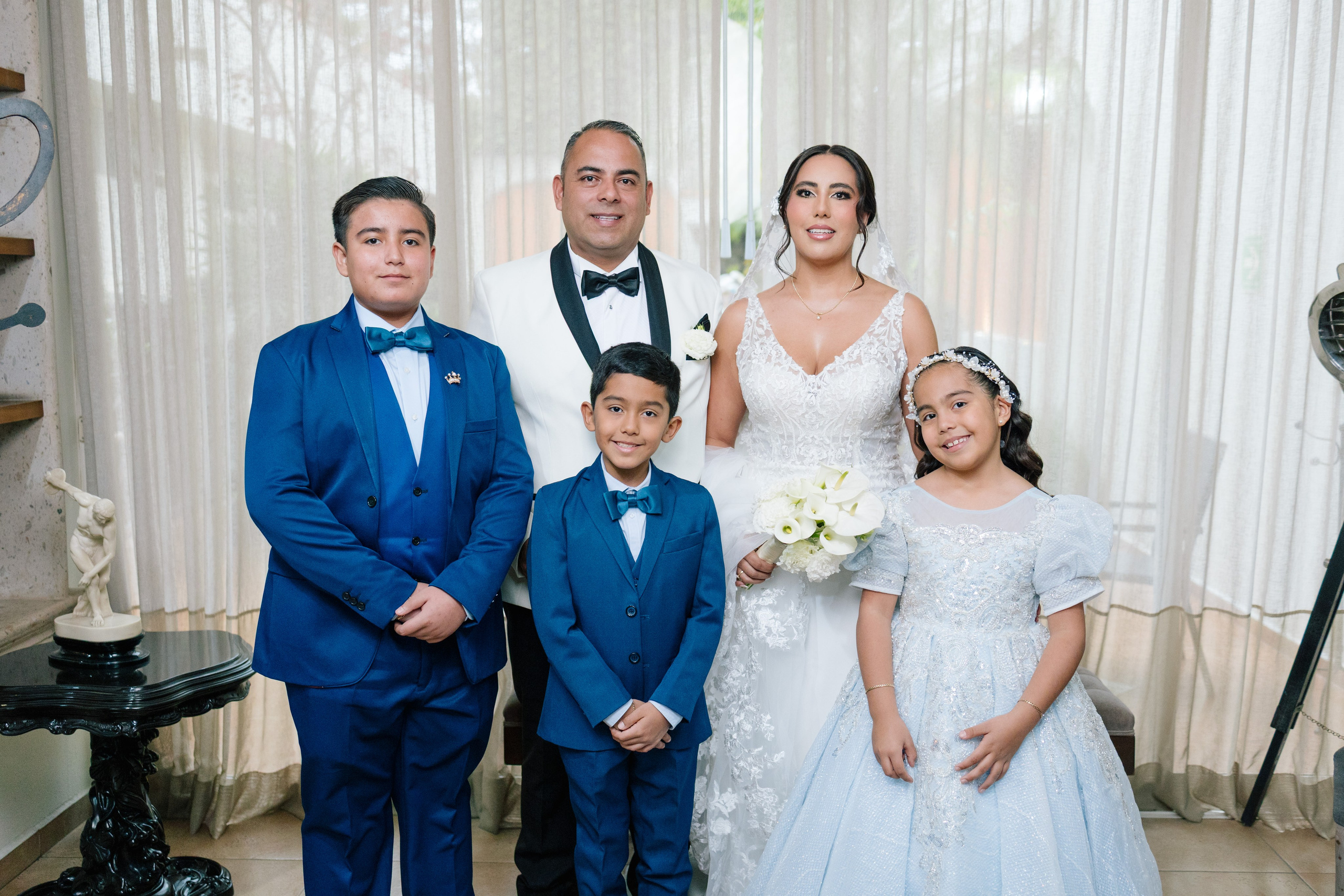 Alejandra y Salvador. Principal