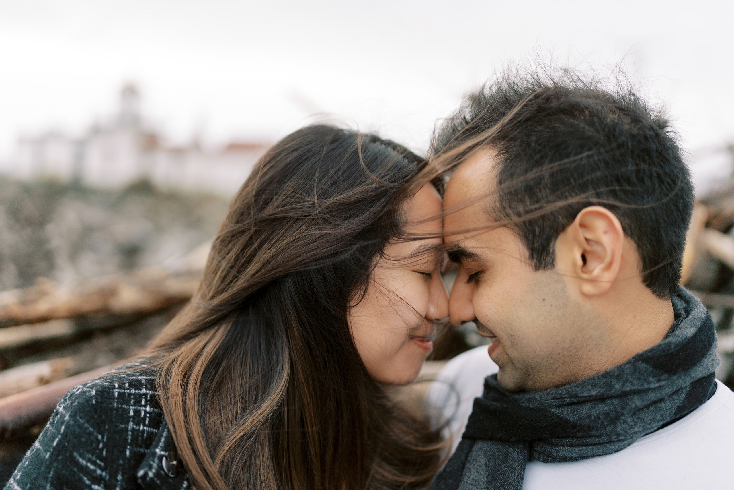Proposal. December 2024. Alki Point Lighthouse, Washington state. EVAN ARISTOV WEDDING PHOTOGRAPHY — Seattle Wedding Photographer