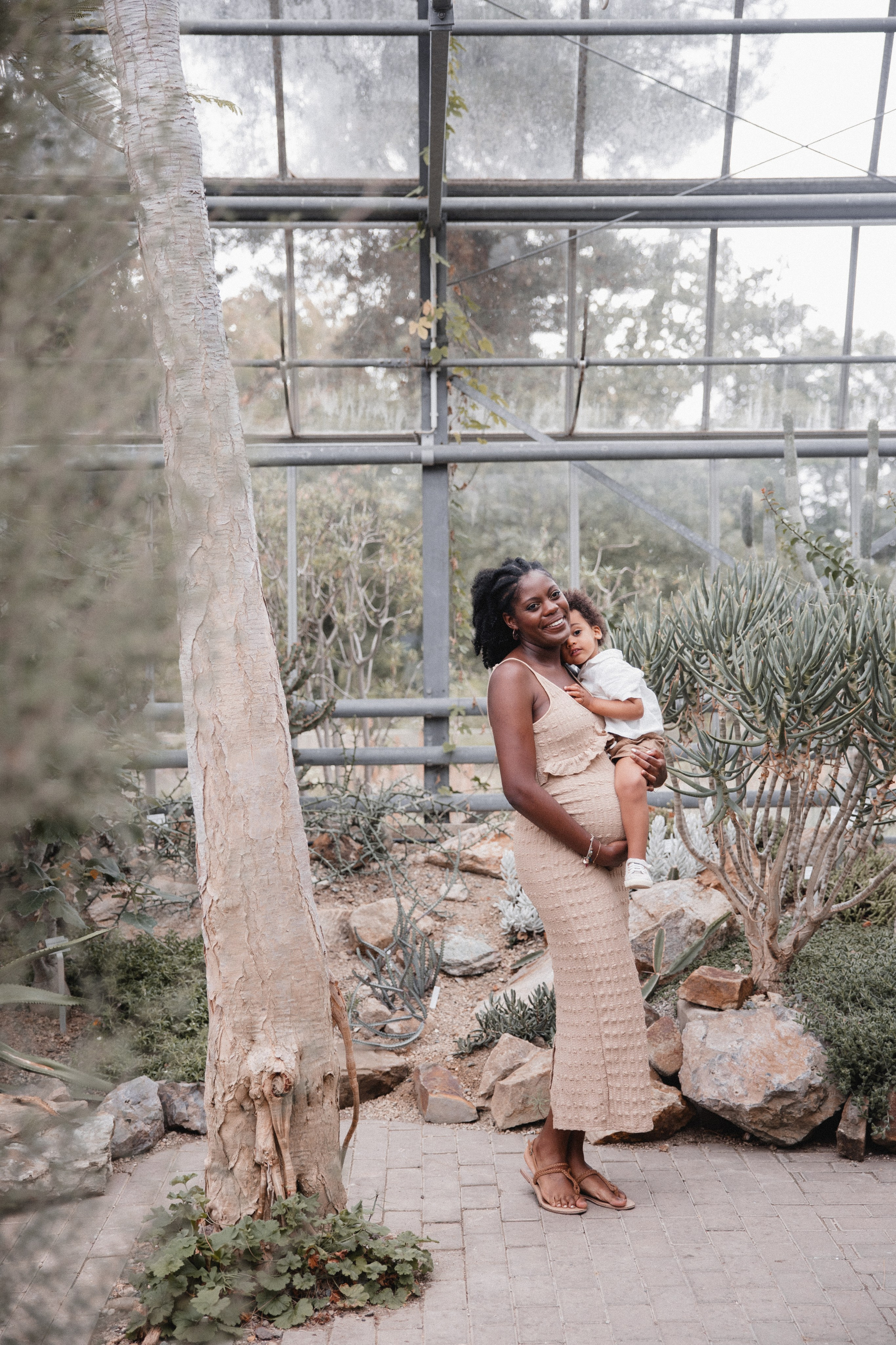 Babybauch Shooting im Botanischen Garten Bochum | Reiche Fotografie. Hochzeitsfotografin Bochum | Halyna Reiche Fotografie NRW