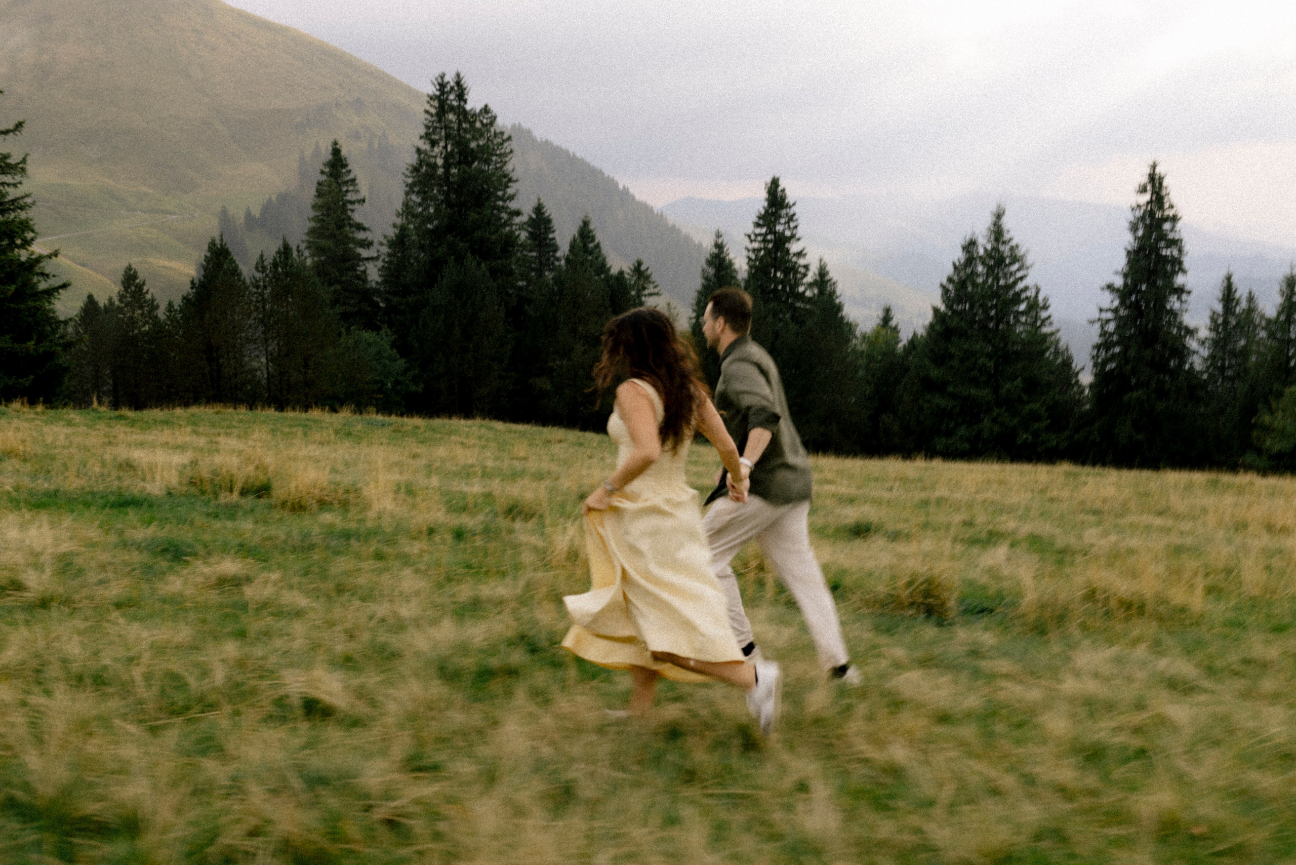 Emily + Casey. Polina Sobol — family & documentary photographer in Bern. Outdoor & urban photo sessions for families, kids and couples