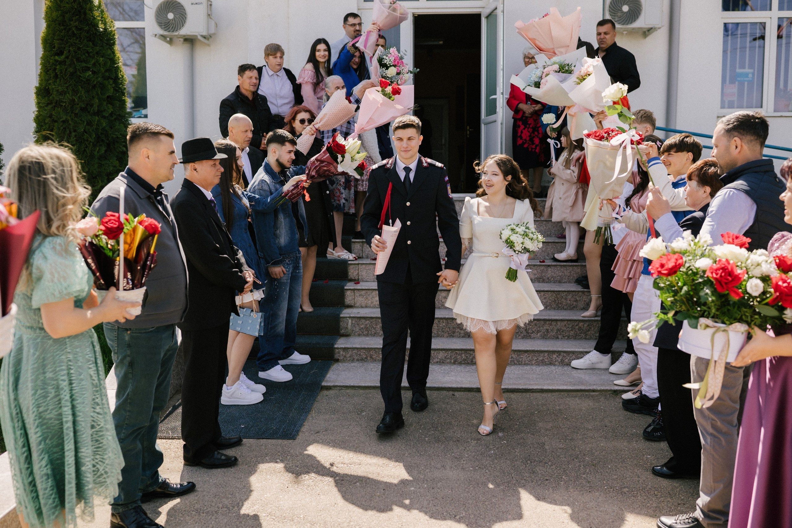 Povestitor prin fotografie - Fotograf nuntă Botoșani  – Alin Chirilă -* Gabriel și Denisa la starea civilă în Unțeni Botoșani, fotografie de cuplu pe scări elegante, Alin Chirilă fotograf* Mire și mireasă după cununia civilă în comuna Unțeni Botoșani, ședință foto realizată de AlinoFotoStudio* Fotograf stare civilă Botoșani, Gabriel și Denisa privindu-se cu drag pe scările locației de eveniment* Cuplu proaspăt căsătorit la cununia civilă Unțeni, fotografie romantică realizată de Alin Chirilă fotograf* Gabriel și Denisa după ceremonia civilă, ședință foto la Restaurant Luceafărul Popas Cucorăni* Fotograf evenimente Botoșani, stare civilă Unțeni, mire și mireasă în cadru elegant și luminos* Mire în uniformă și mireasă cu buchet alb, fotografie de nuntă civilă în județul Botoșani* AlinoFotoStudio portret de cuplu la stare civilă, Gabriel și Denisa în ziua logodnei civile* Fotograf cununie civilă Botoșani, moment romantic surprins la Popas Cucorăni Luceafărul* Gabriel și Denisa și-au spus da la Unțeni Botoșani, amintiri fotografice naturale și elegante* Mireasă cu păr ondulat și mire în uniformă militară, fotografie de cuplu la stare civilă* Alin Chirilă povestitor prin fotografie, cununie civilă Gabriel și Denisa în Botoșani* Ședință foto de stare civilă Botoșani, cuplu pe scări decorative într-un cadru rafinat* Fotograf nuntă și stare civilă Suceava Botoșani Iași, Gabriel și Denisa în ziua cea mare* Imagine romantică de la cununia civilă Unțeni, mire și mireasă zâmbind unul către celălalt, fotograf uvertura mall Botoșani, fotograf mall- servicii foto- video Botoșani 