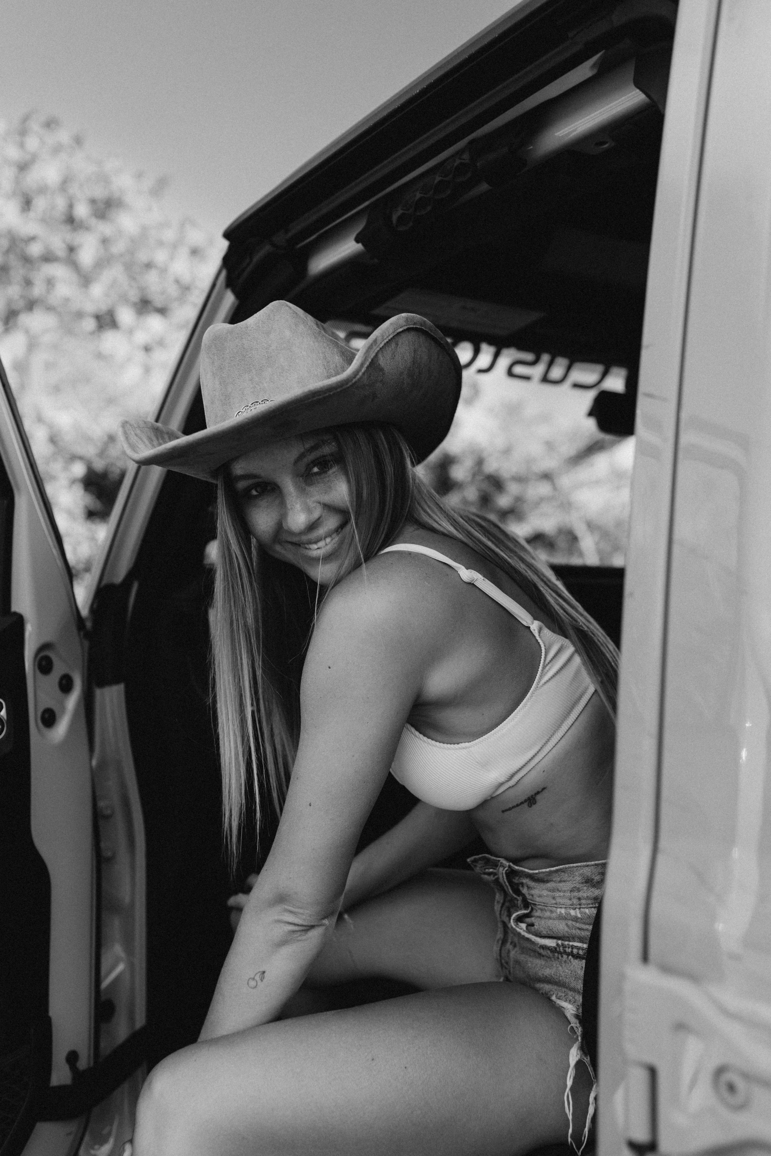 WEST. TETIANA UDOVYCHENKO STREET & PORTRAIT PHOTOGRAPHER