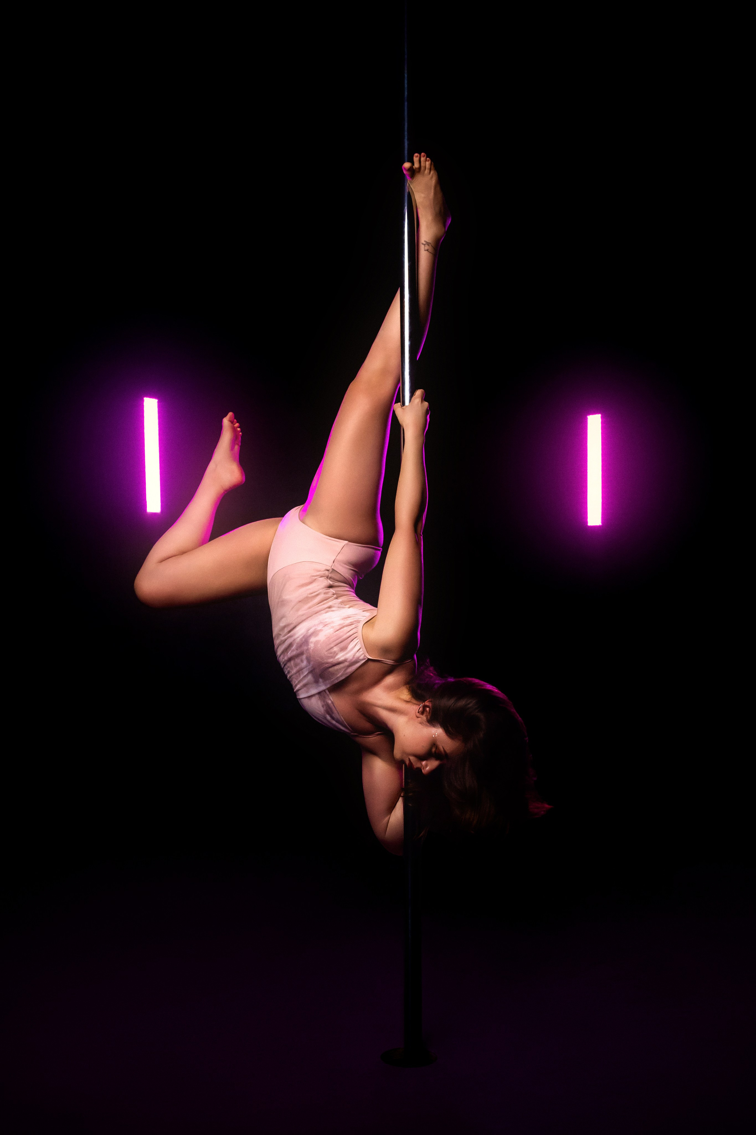 POLE PHOTOSHOOT. Photographer and retoucher Elena Skullova