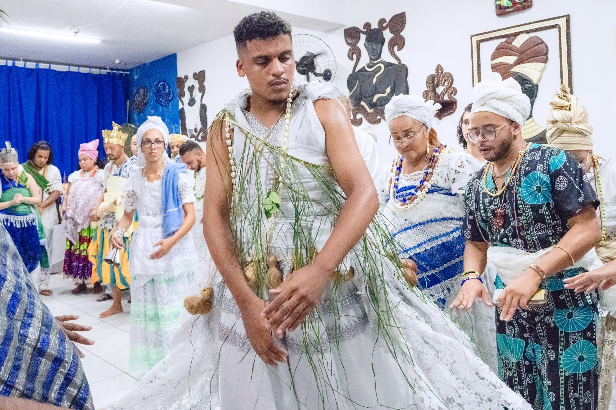 Saída Ìyá Tebeṣé Fernanda e Àjọ̀dún Ògún. Aladá Produções