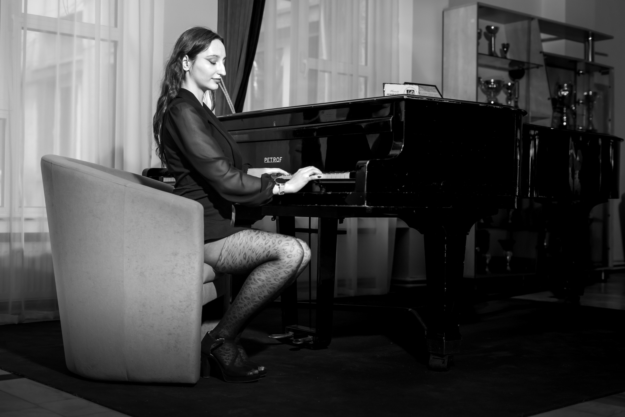 Ședință foto cu noi la Pian UPG. Mihai Alexandra Events