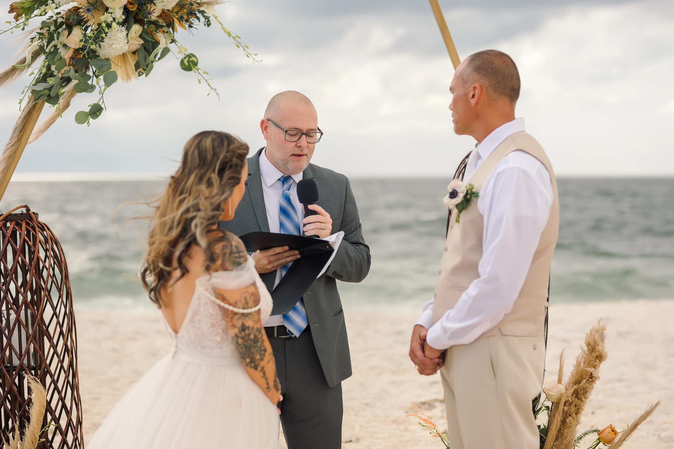 Wedding on the beach. Wedding photographer in Florida