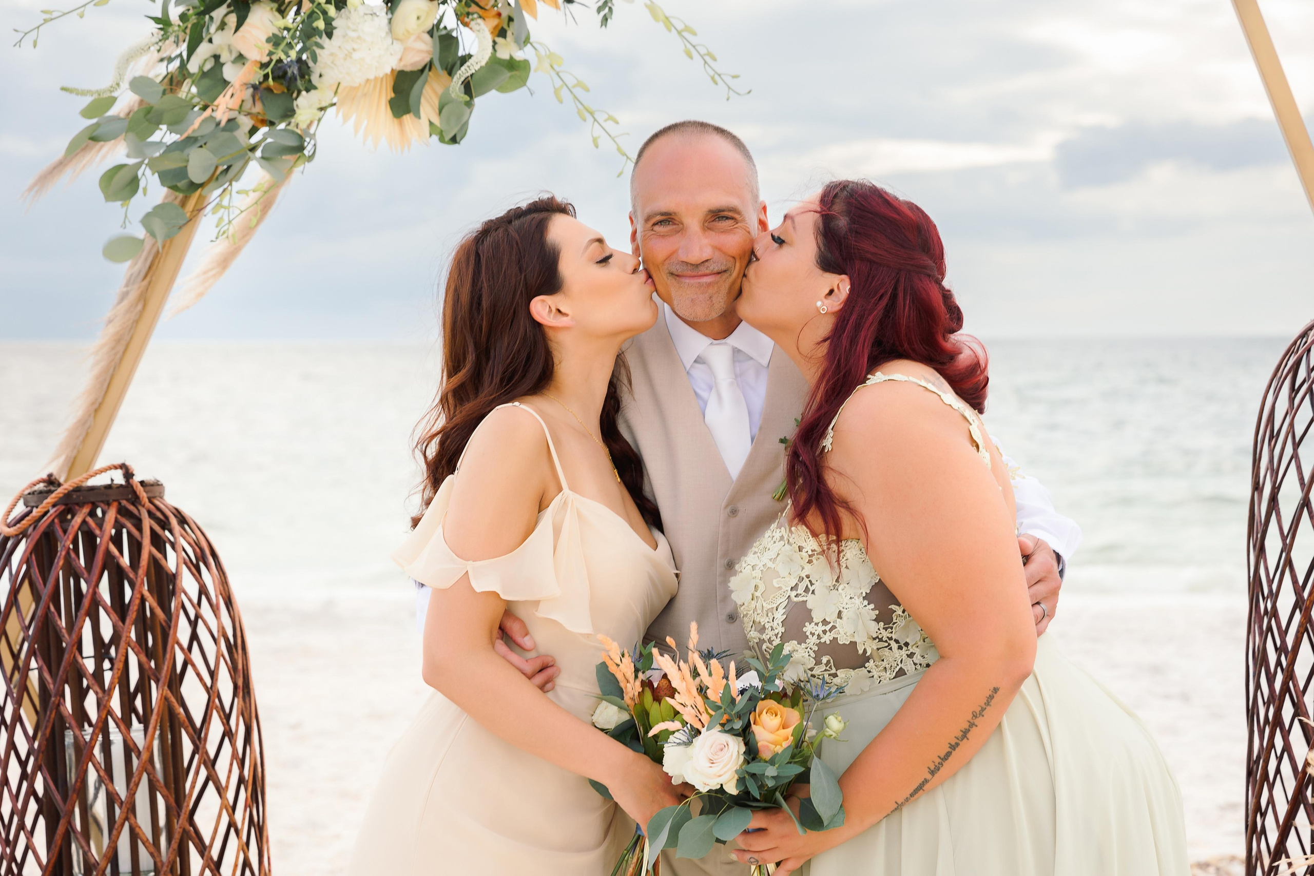 Wedding on the beach. Wedding photographer in Florida