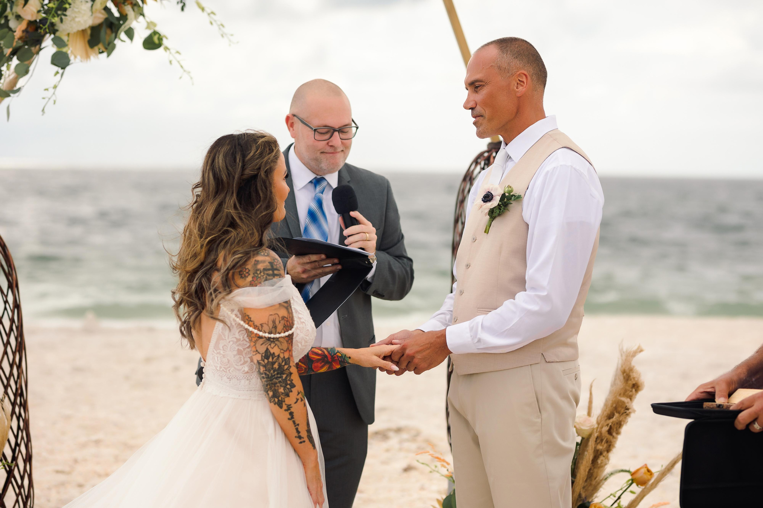 Wedding on the beach. Wedding photographer in Florida