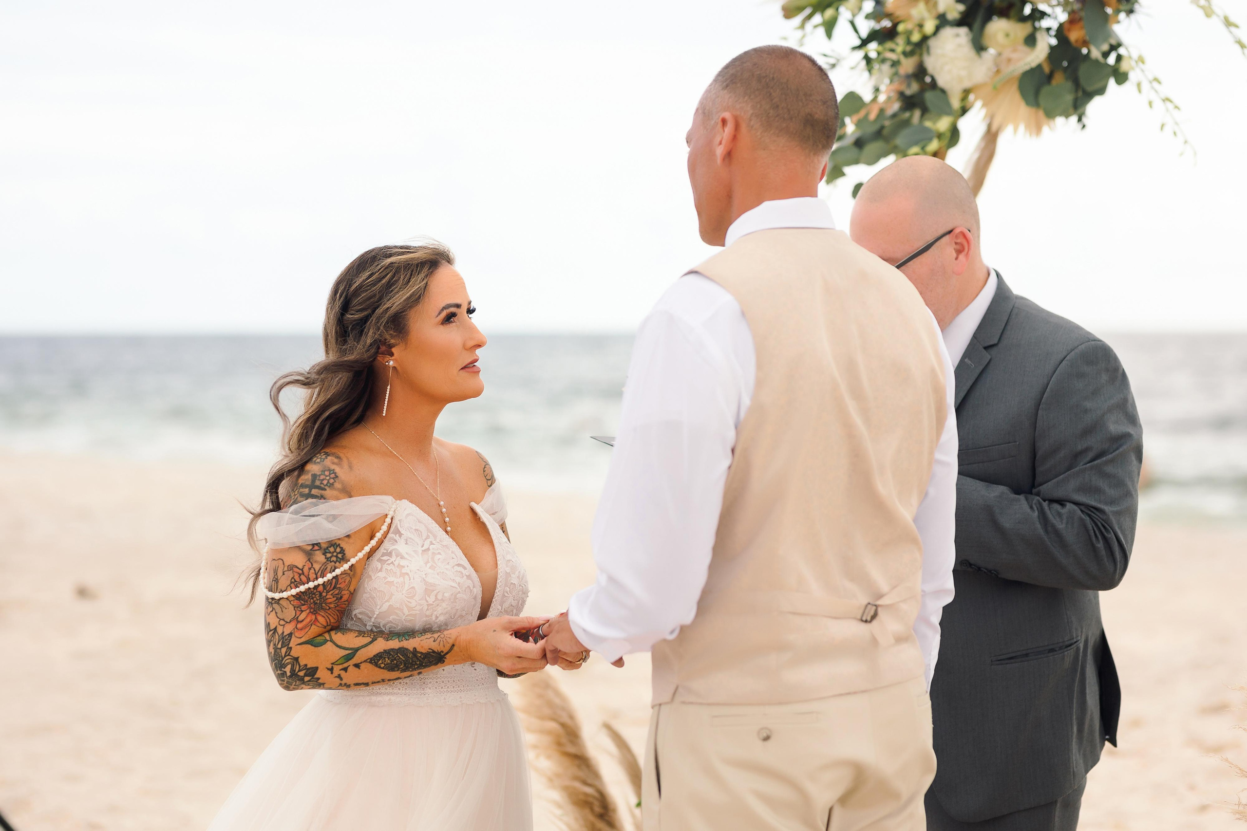Wedding on the beach. Wedding photographer in Florida