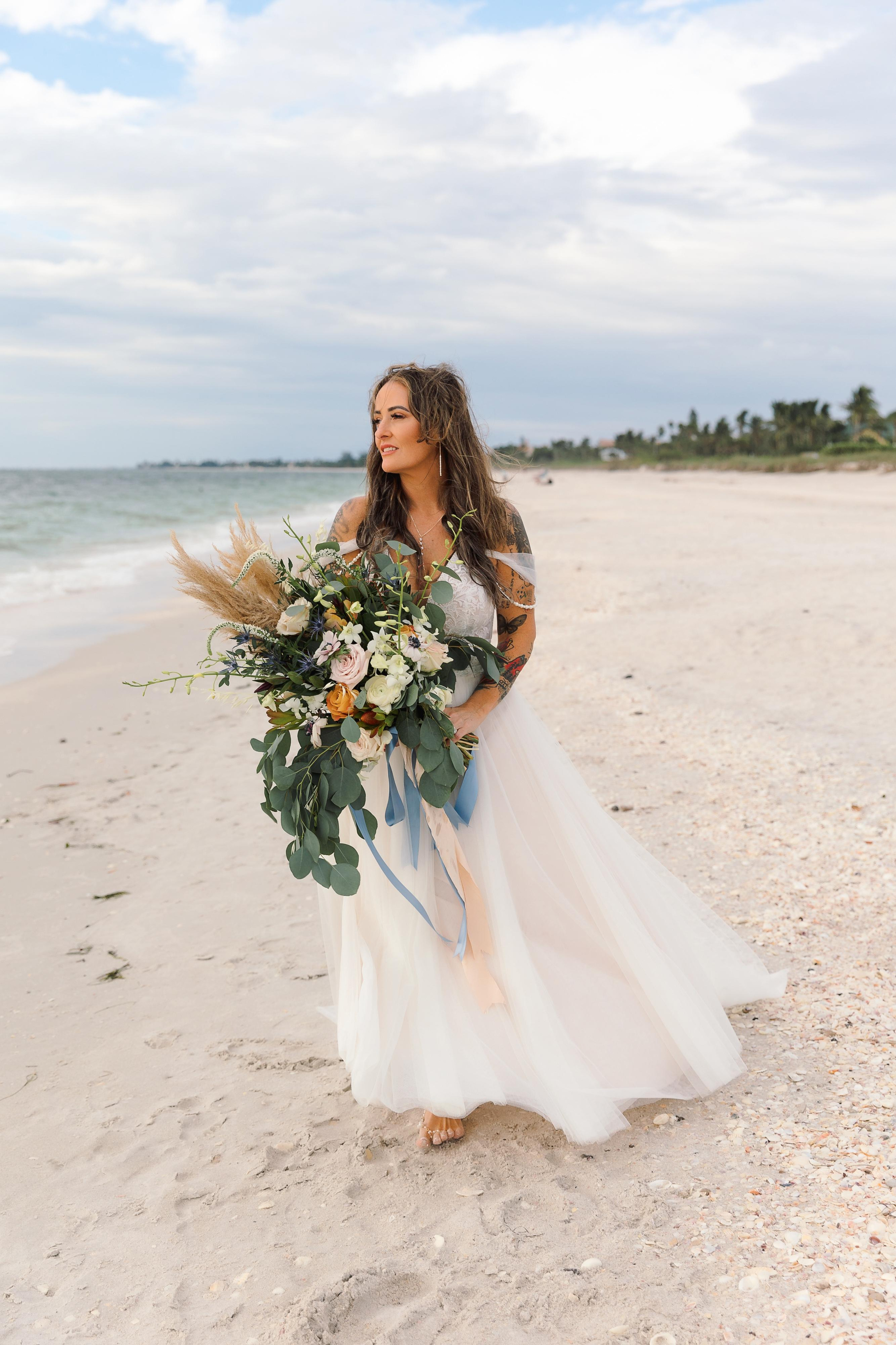 Wedding on the beach. Wedding photographer in Florida