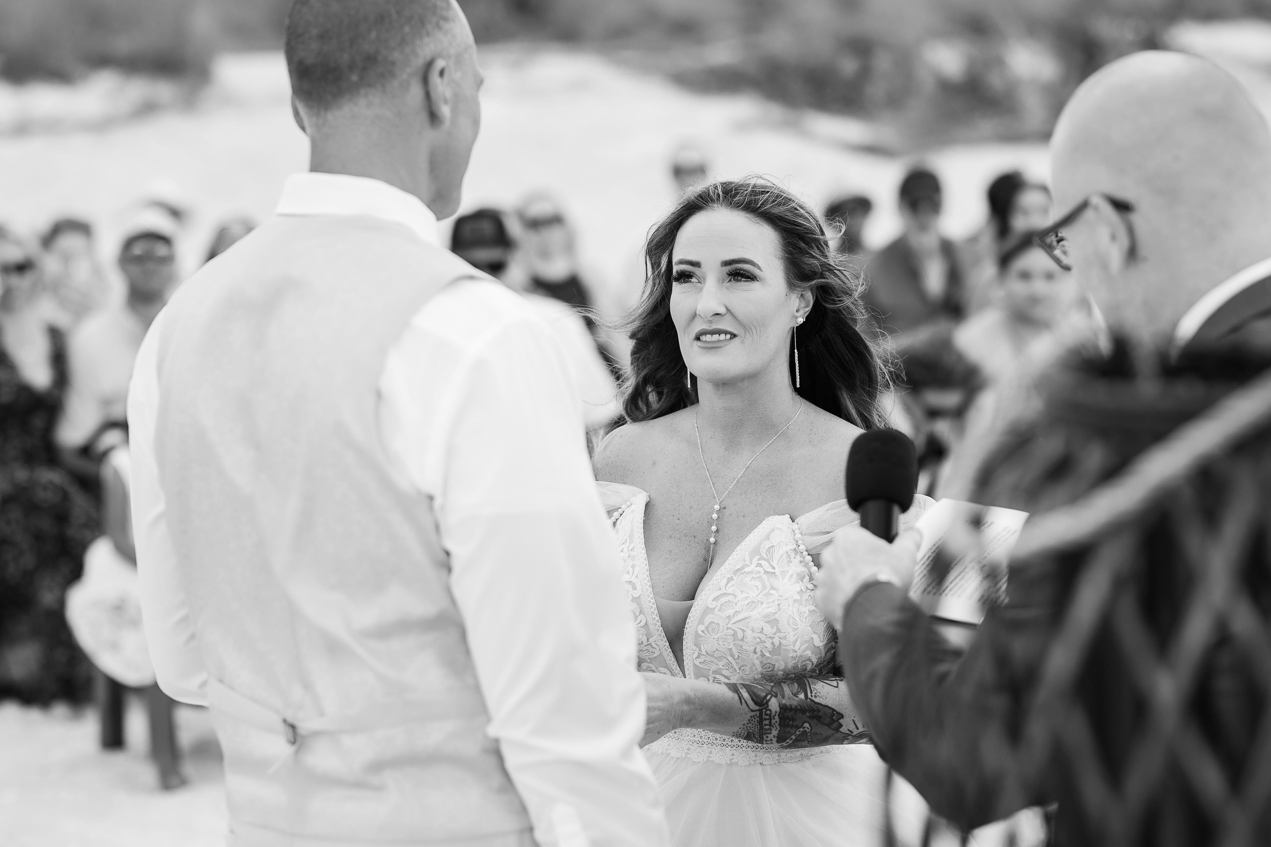 Wedding on the beach. Wedding photographer in Florida