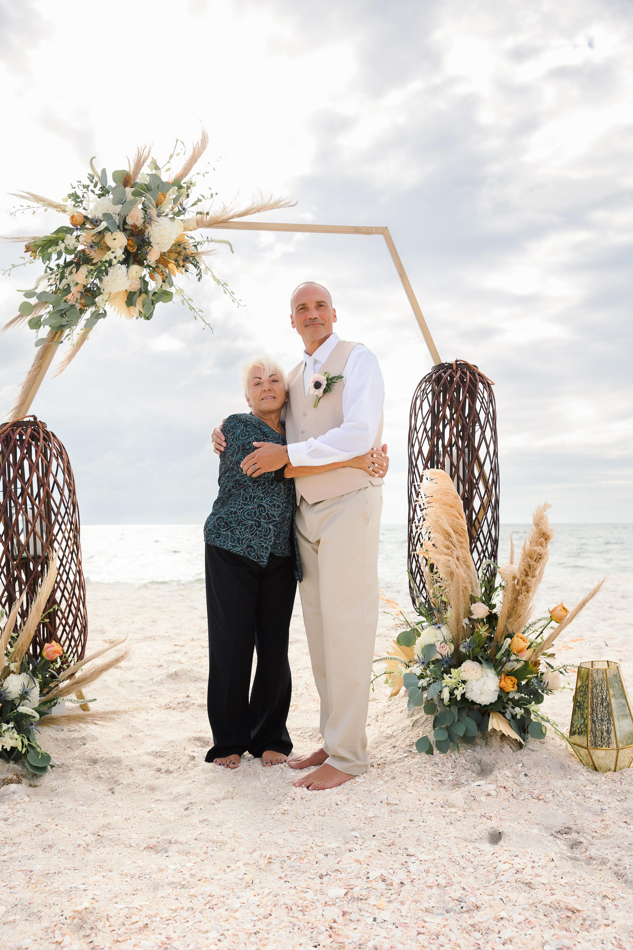 Wedding on the beach. Wedding photographer in Florida