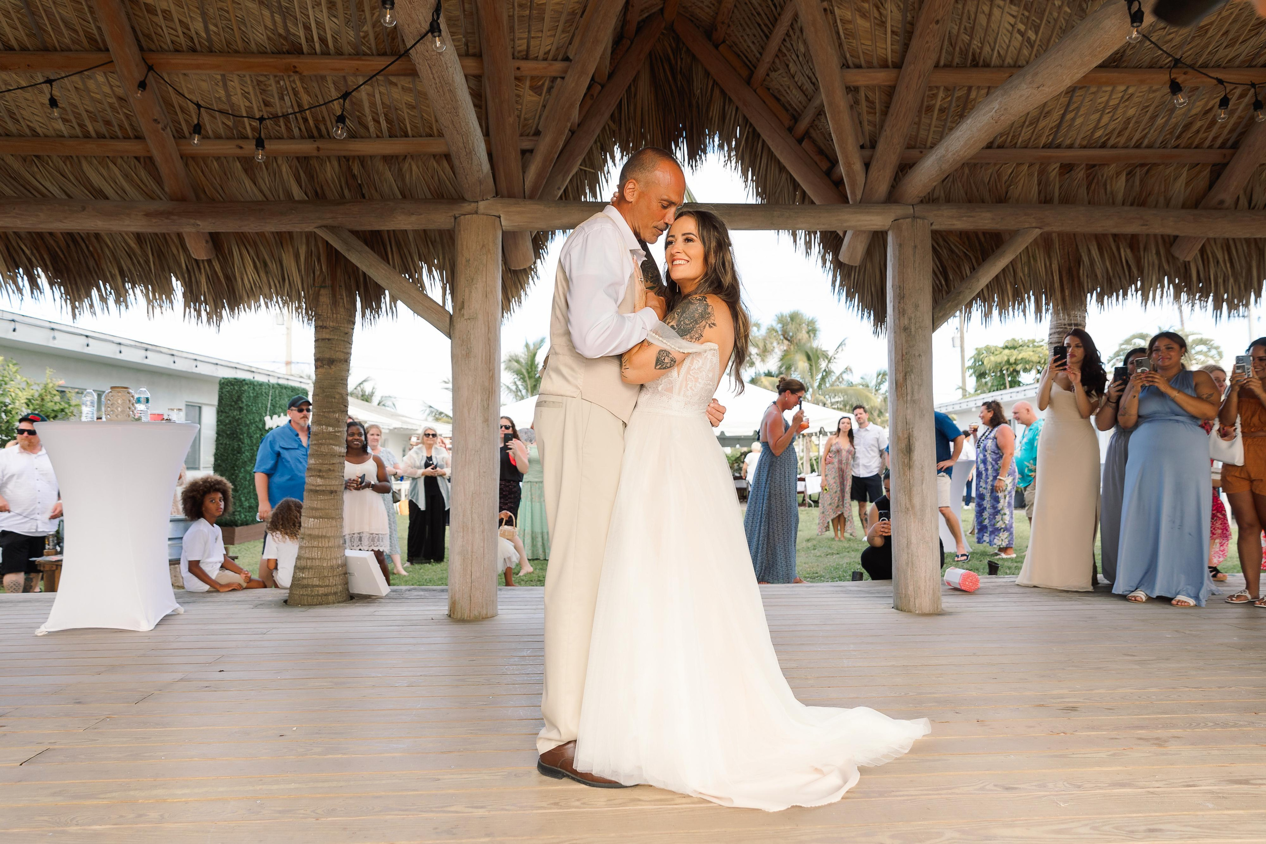 Wedding on the beach. Wedding photographer in Florida