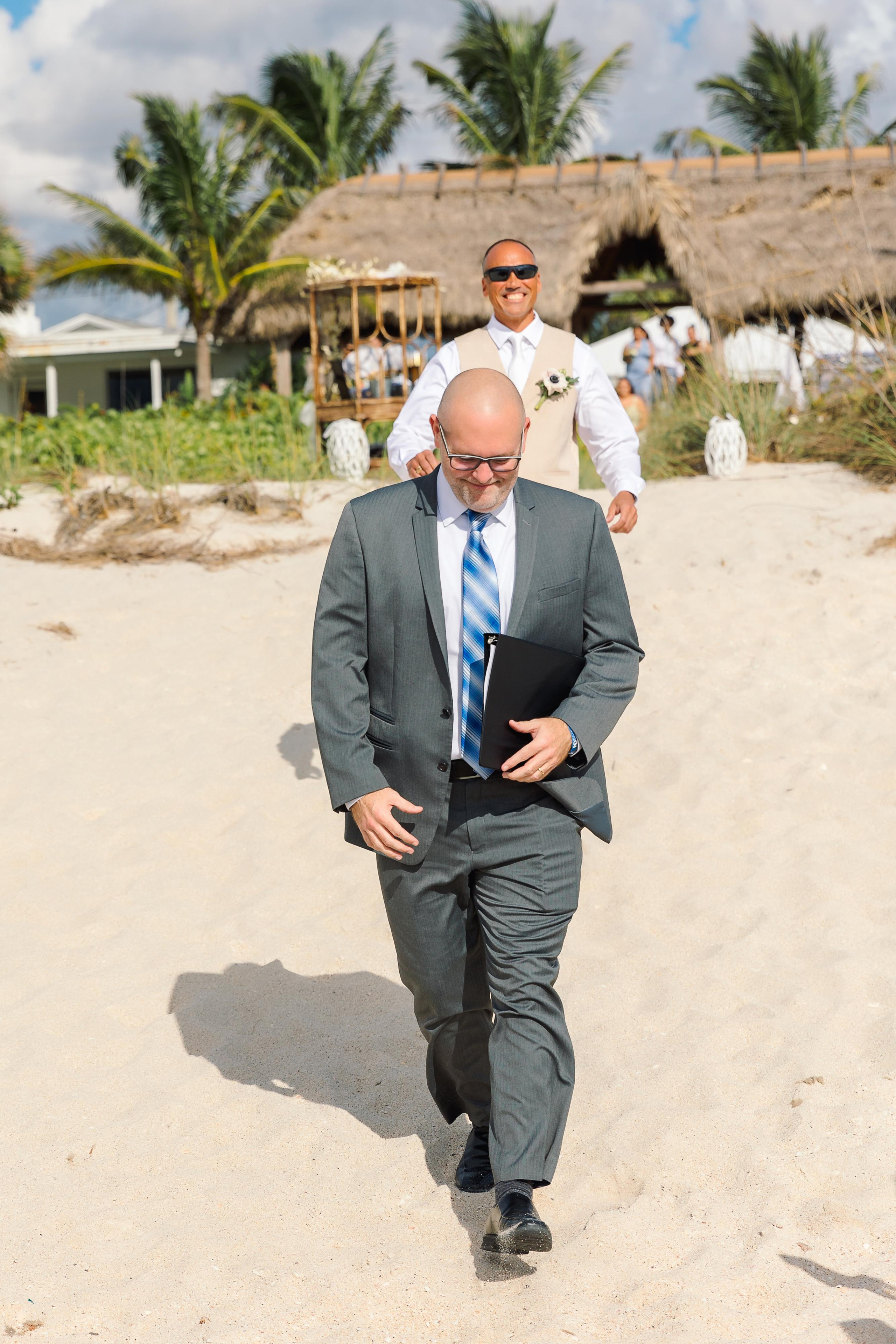 Wedding on the beach. Wedding photographer in Florida