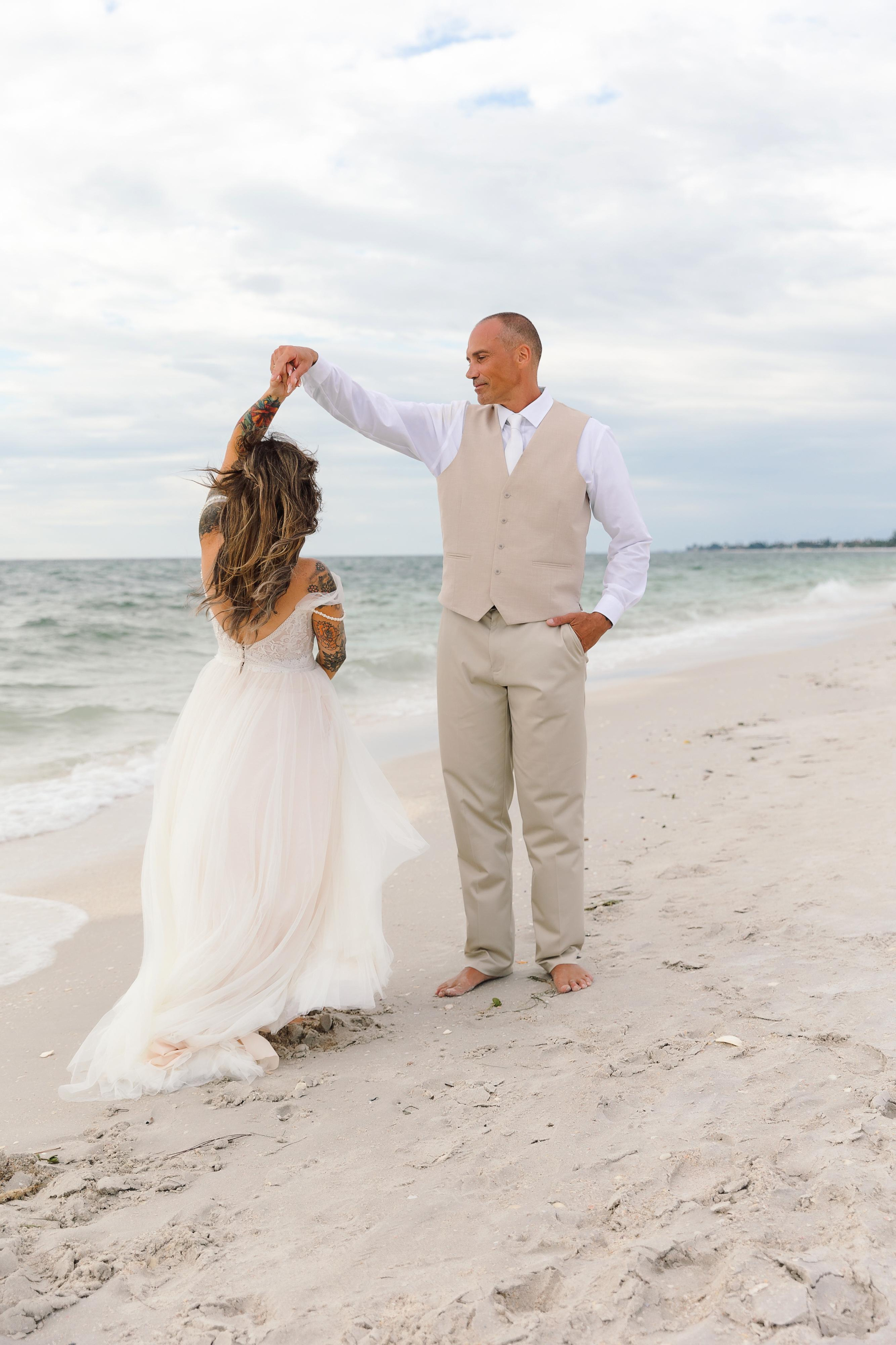 Wedding on the beach. Wedding photographer in Florida