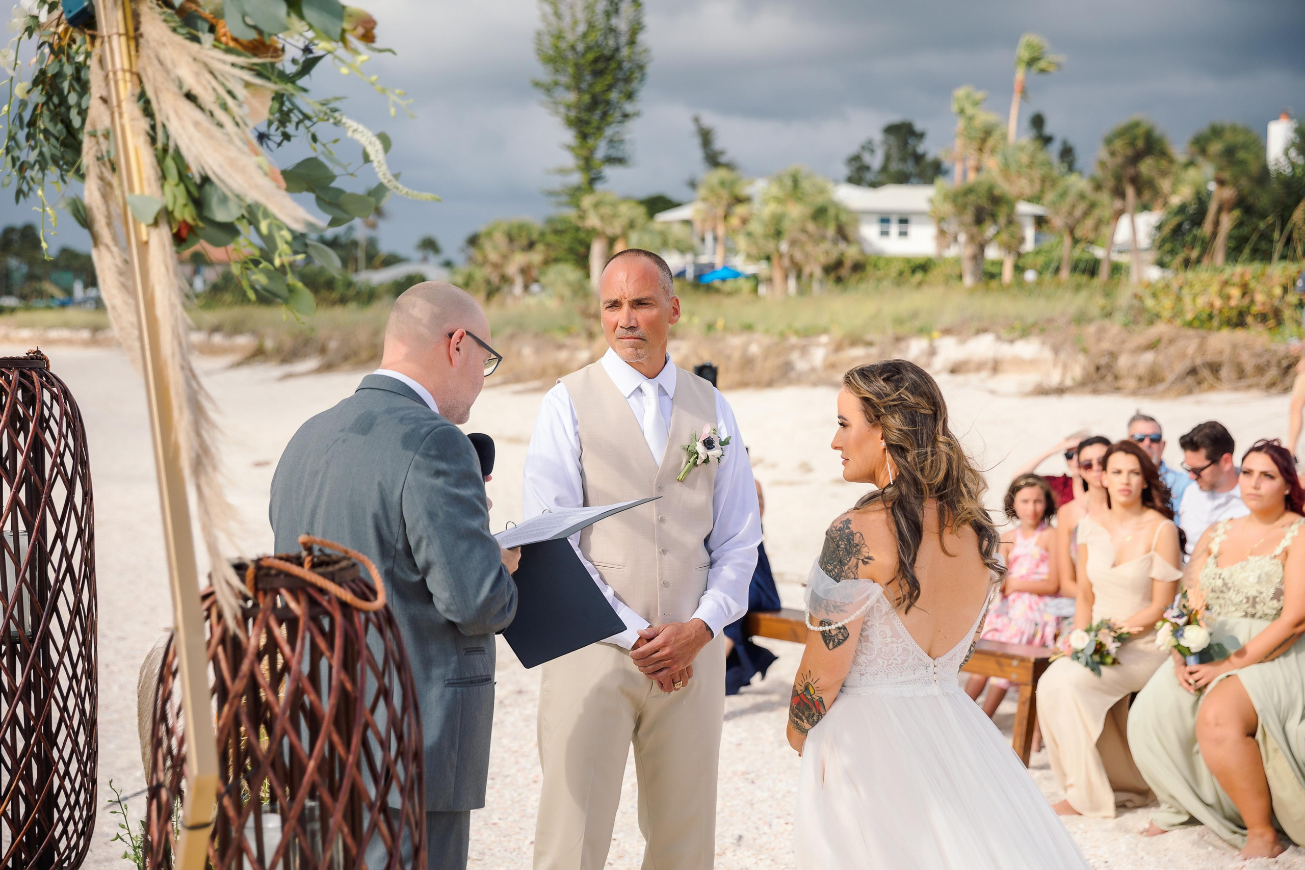 Wedding on the beach. Wedding photographer in Florida