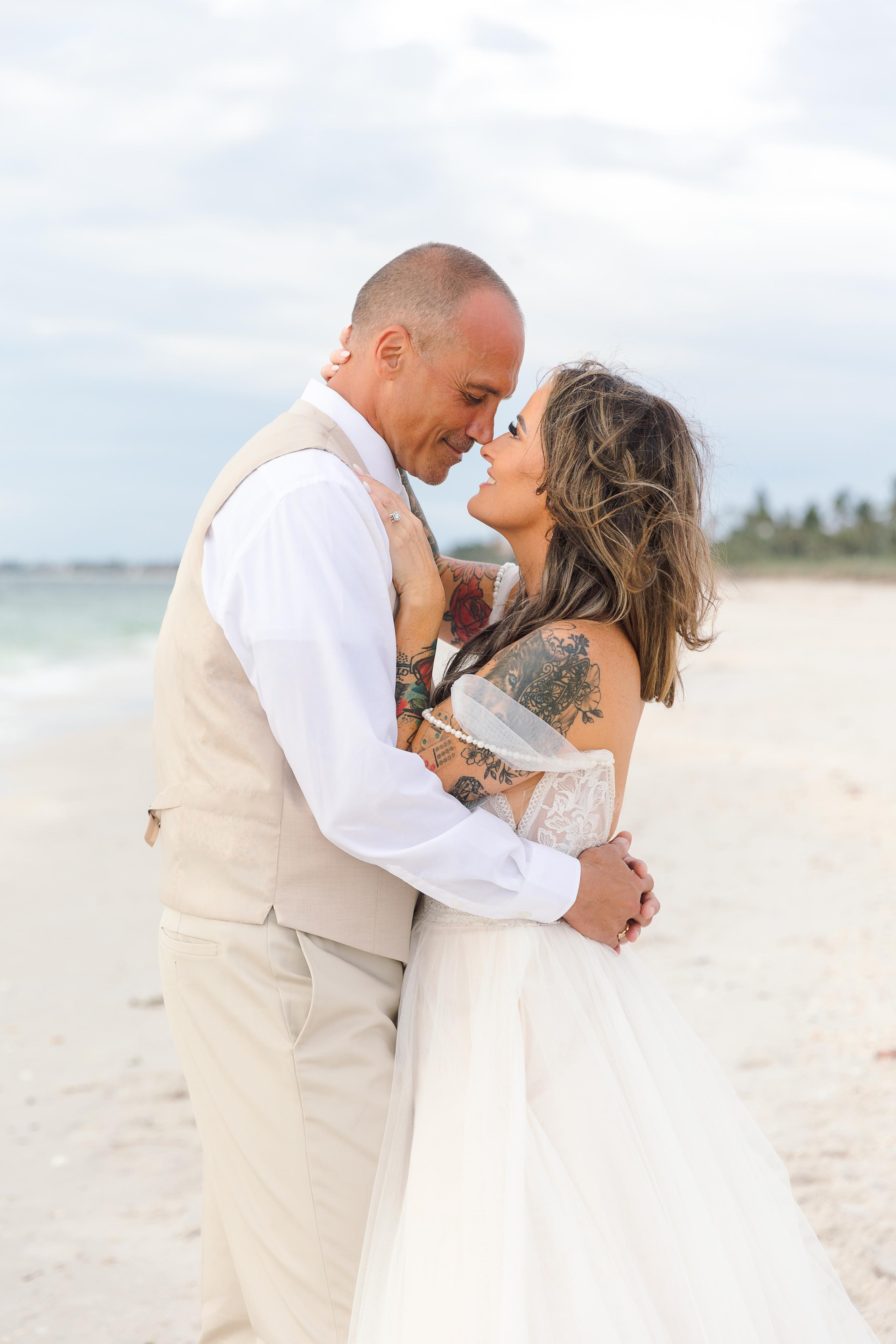 Wedding on the beach. Wedding photographer in Florida