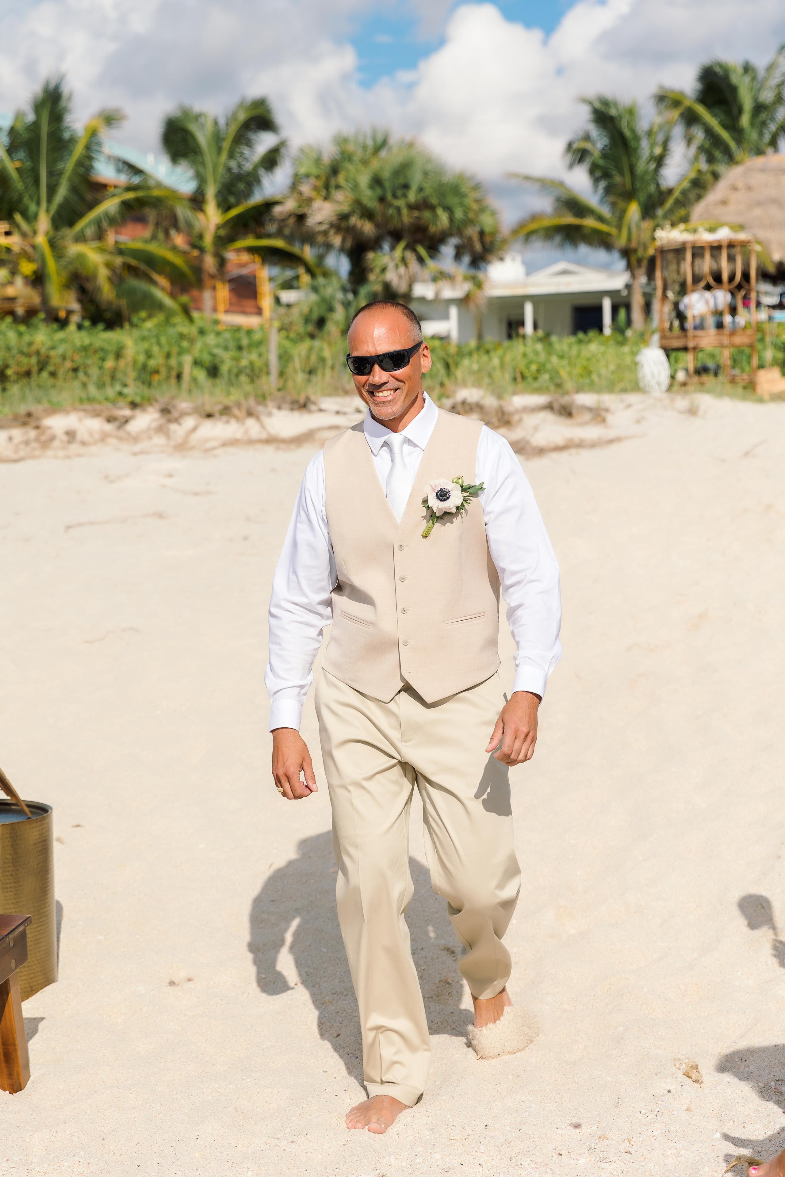 Wedding on the beach. Wedding photographer in Florida