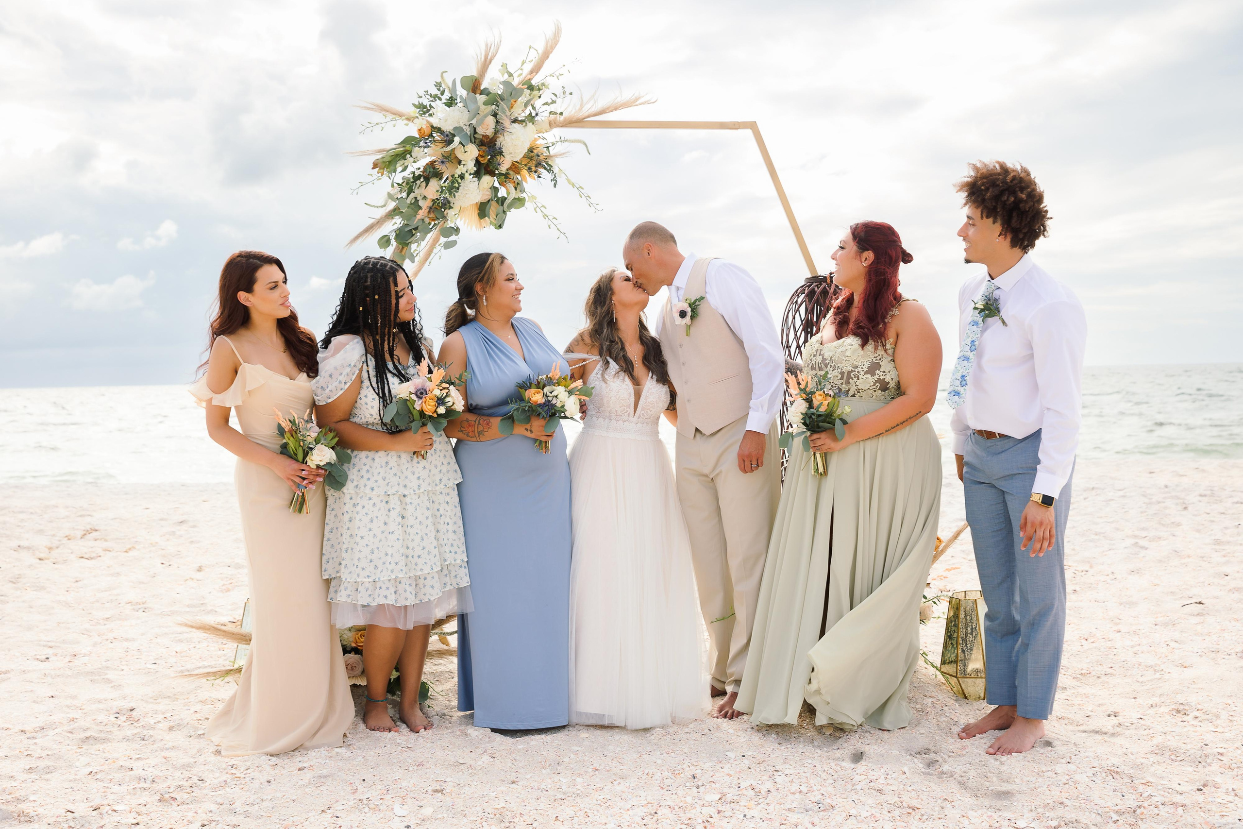 Wedding on the beach. Wedding photographer in Florida