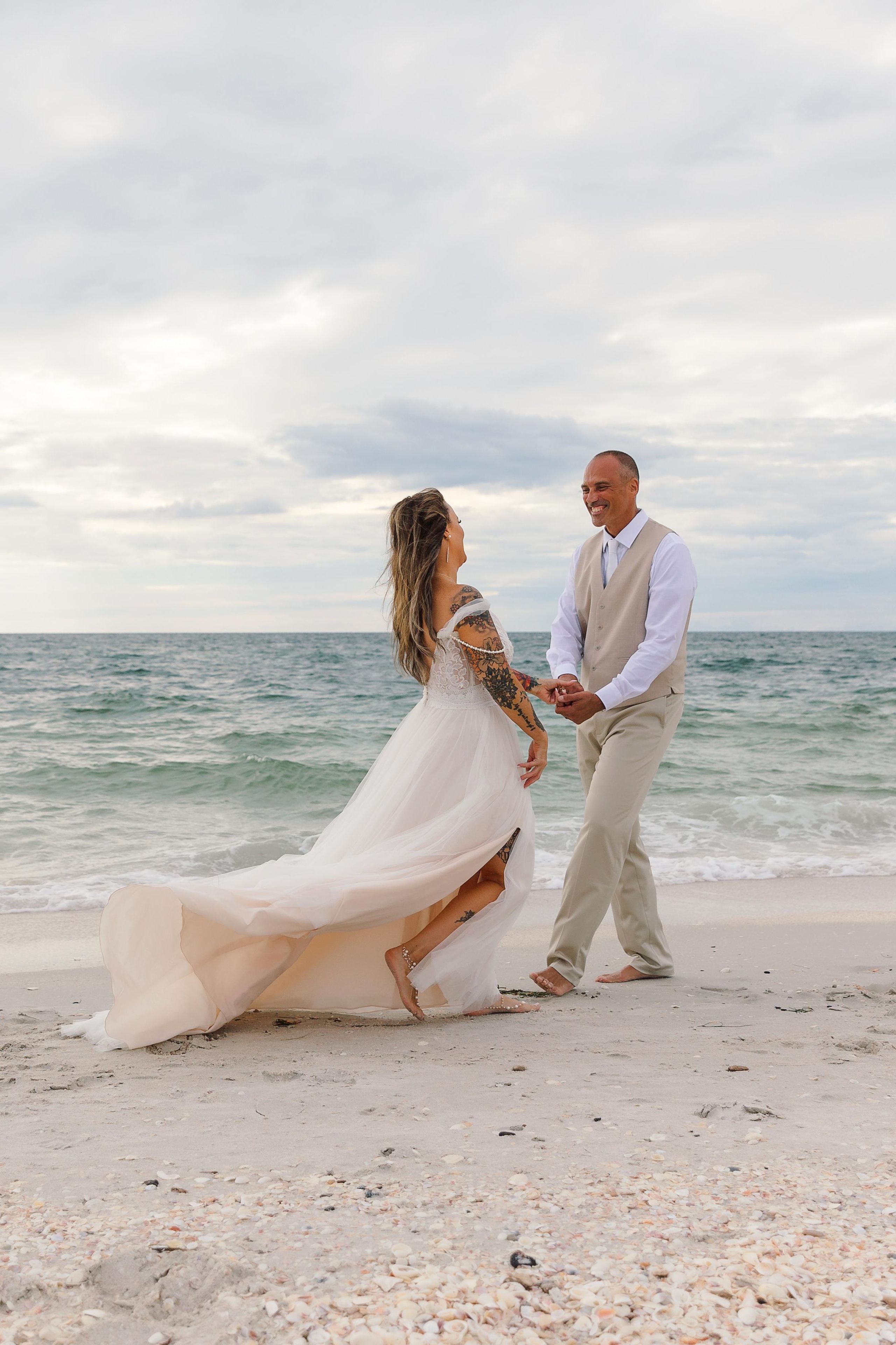 Wedding on the beach. Wedding photographer in Florida