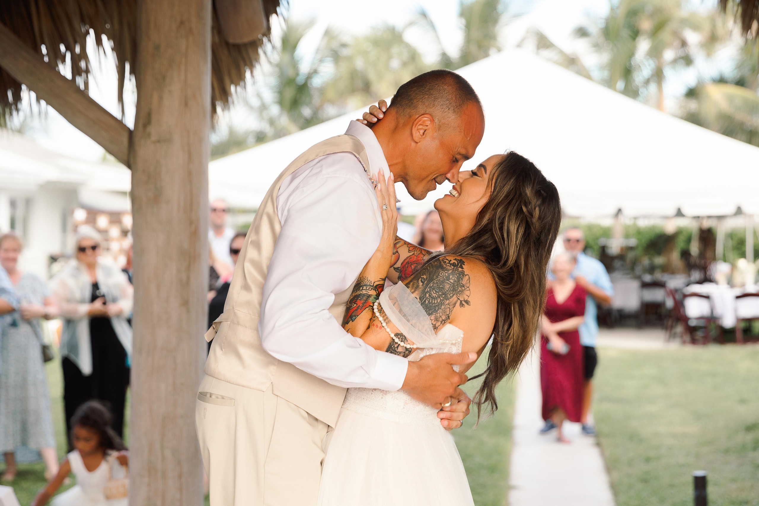 Wedding on the beach. Wedding photographer in Florida