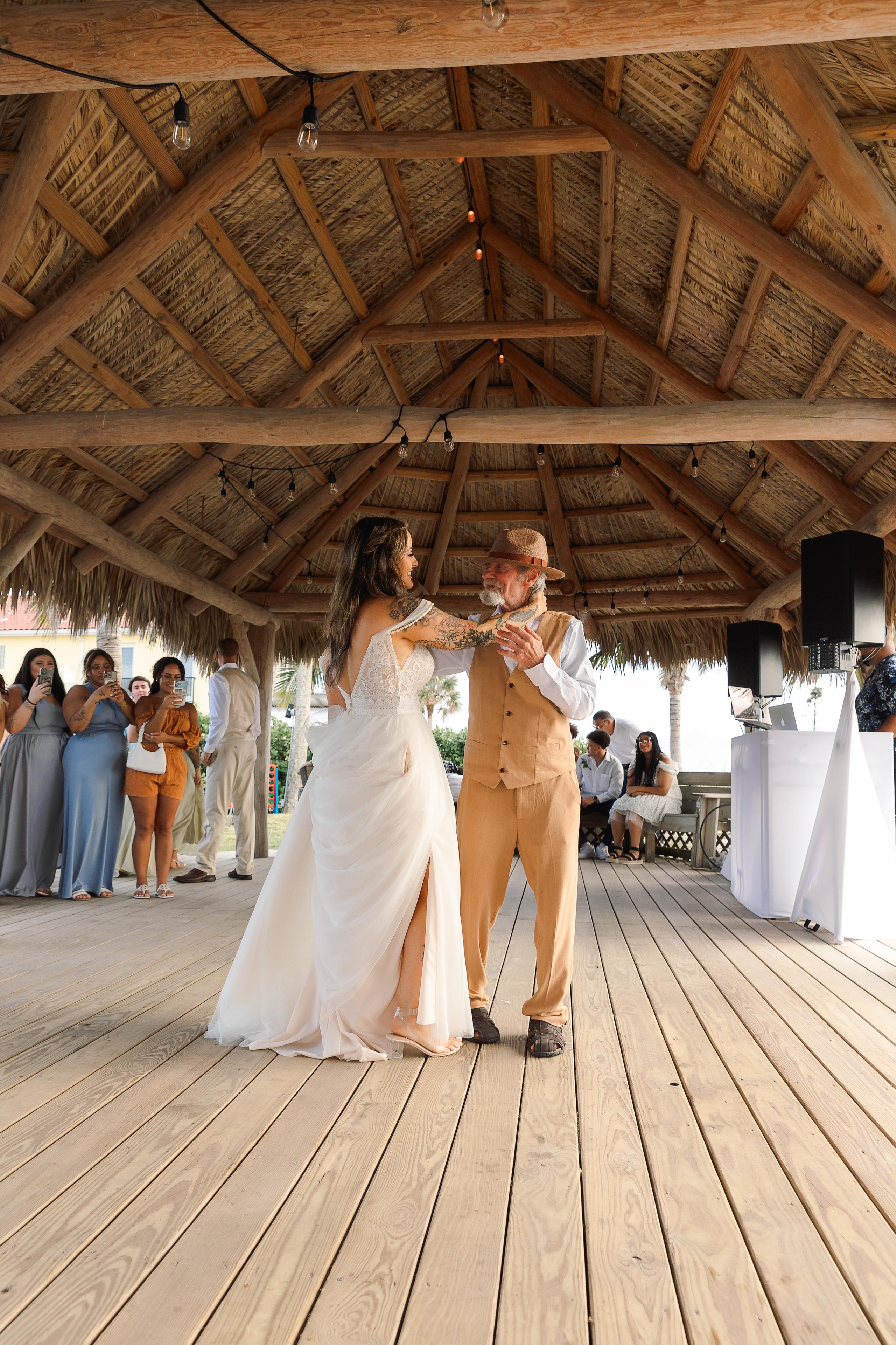 Wedding on the beach. Wedding photographer in Florida