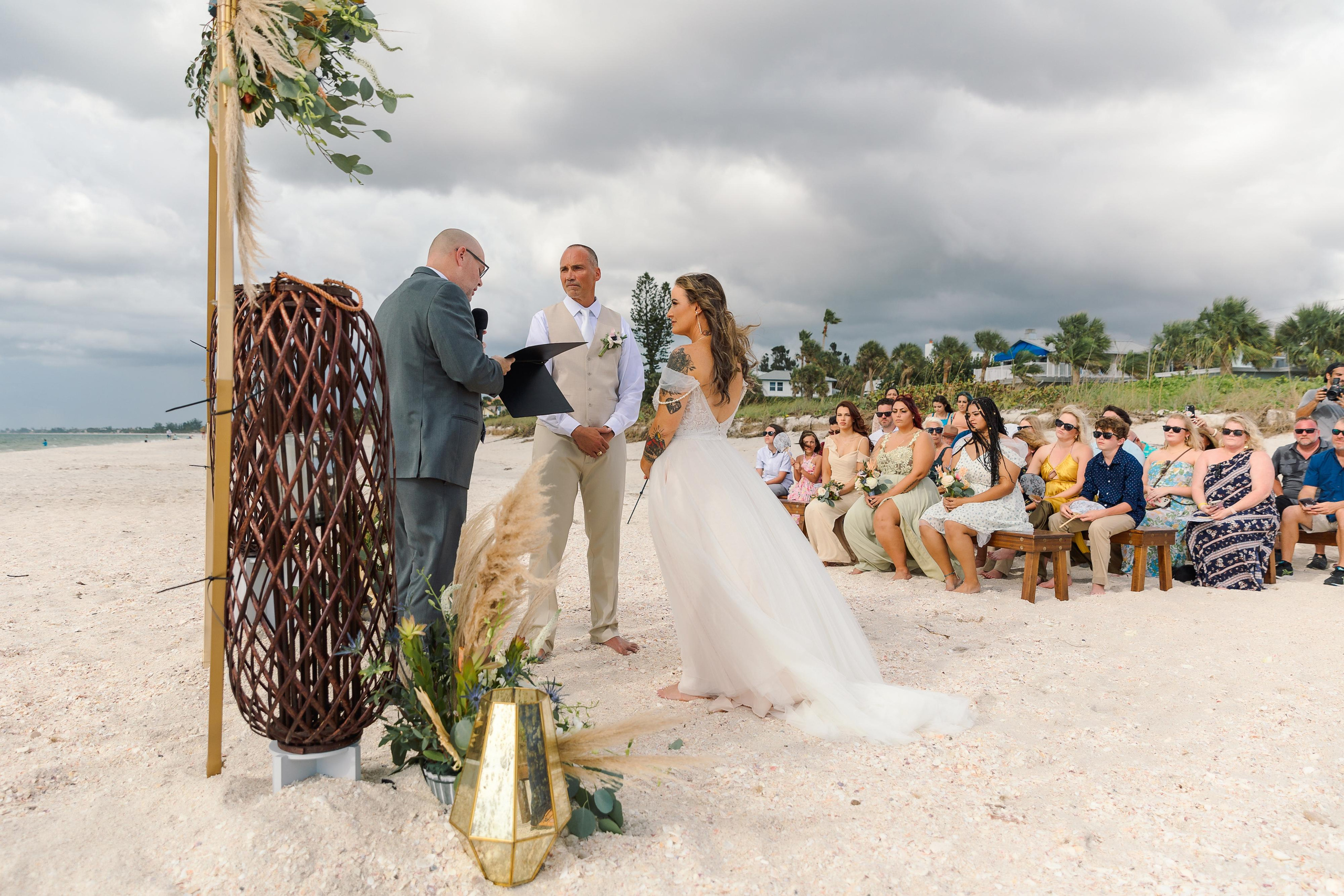 Wedding on the beach. Wedding photographer in Florida