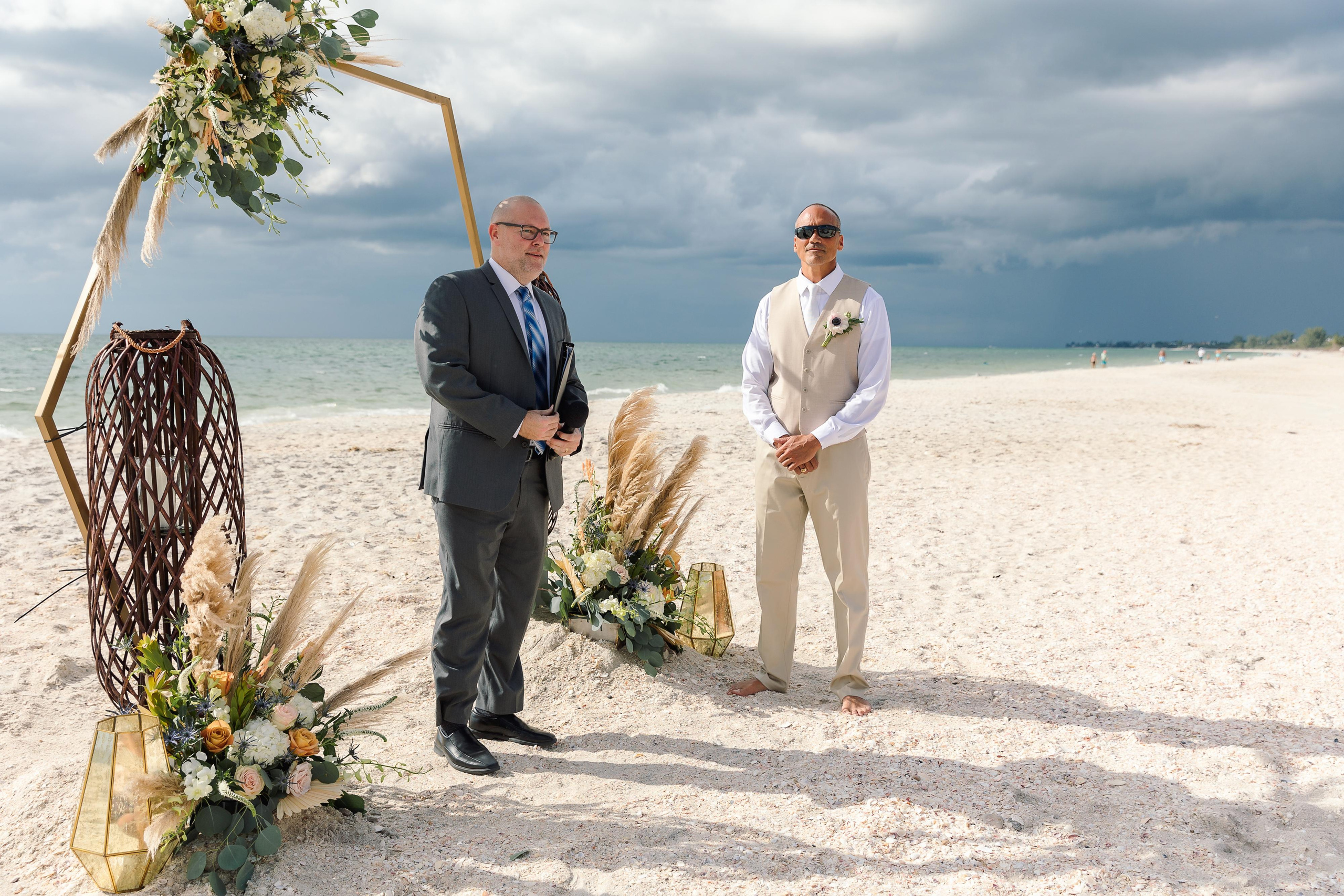 Wedding on the beach. Wedding photographer in Florida