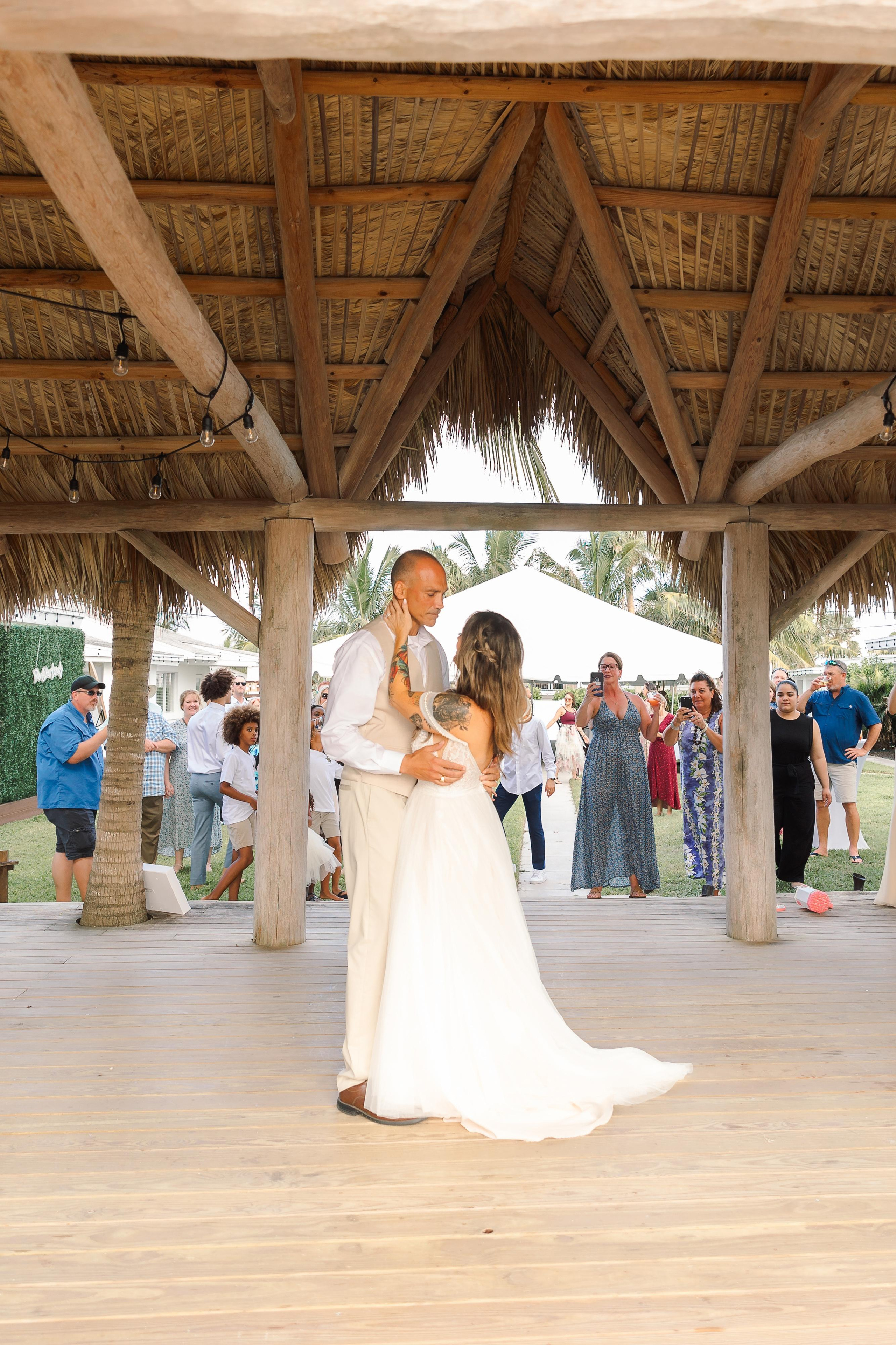 Wedding on the beach. Wedding photographer in Florida