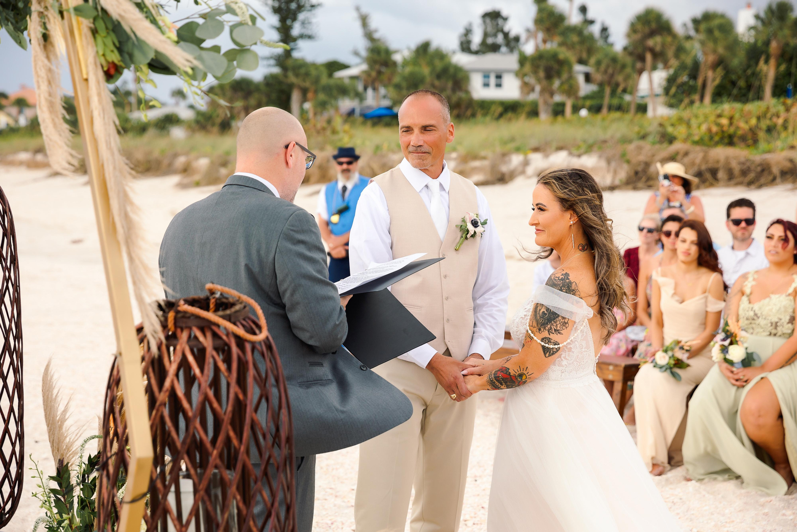 Wedding on the beach. Wedding photographer in Florida