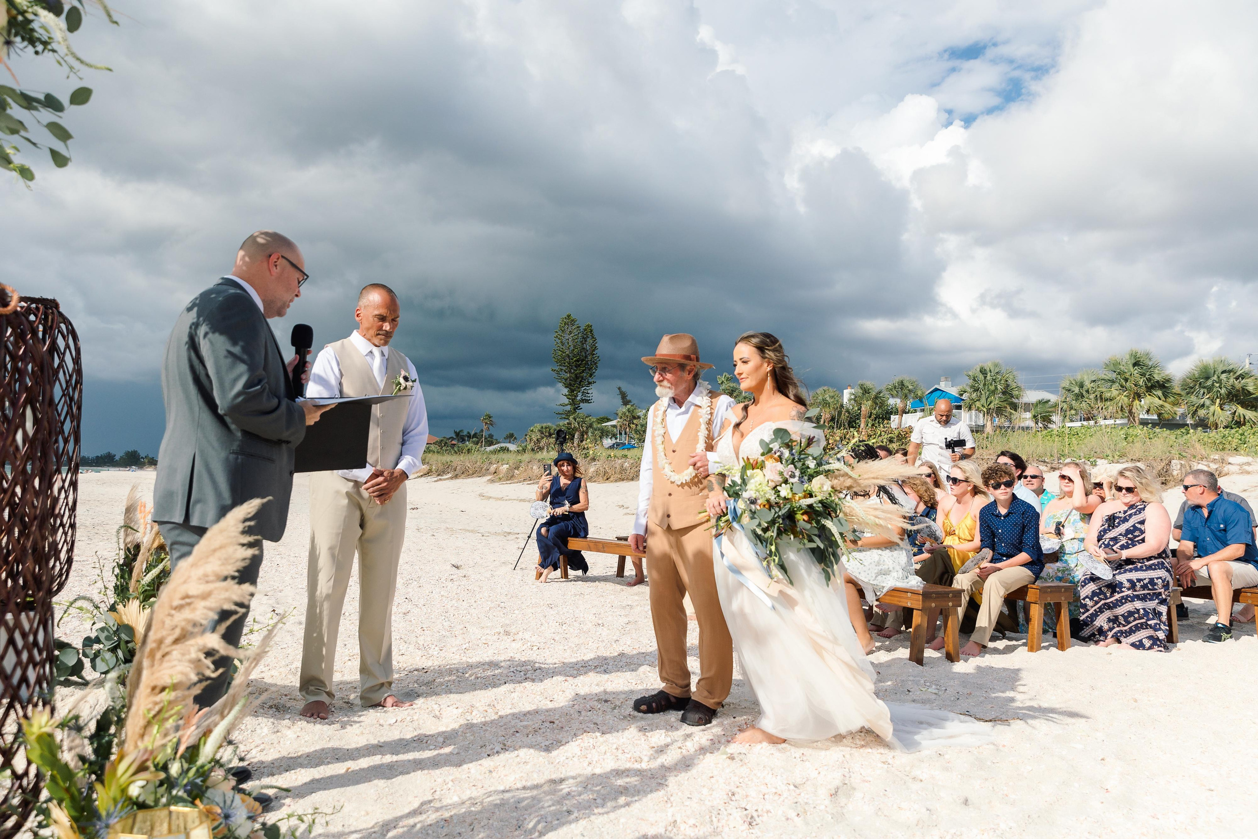 Wedding on the beach. Wedding photographer in Florida