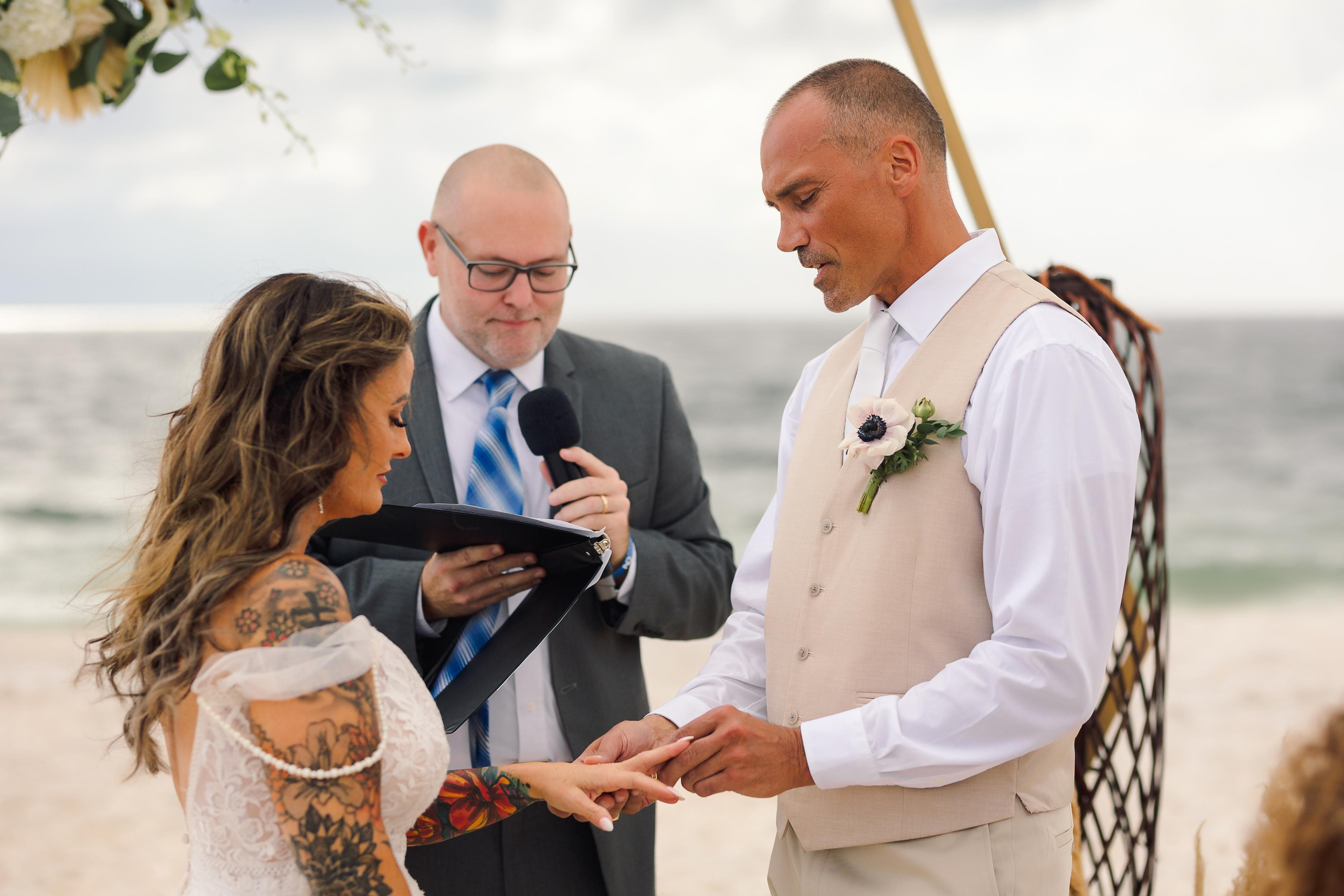 Wedding on the beach. Wedding photographer in Florida