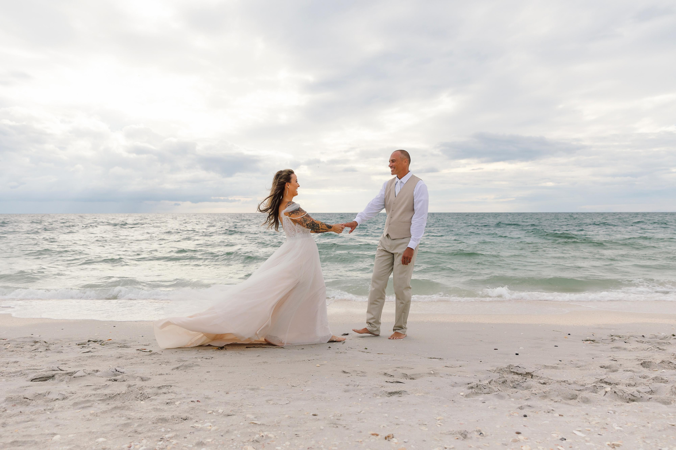 Wedding on the beach. Wedding photographer in Florida