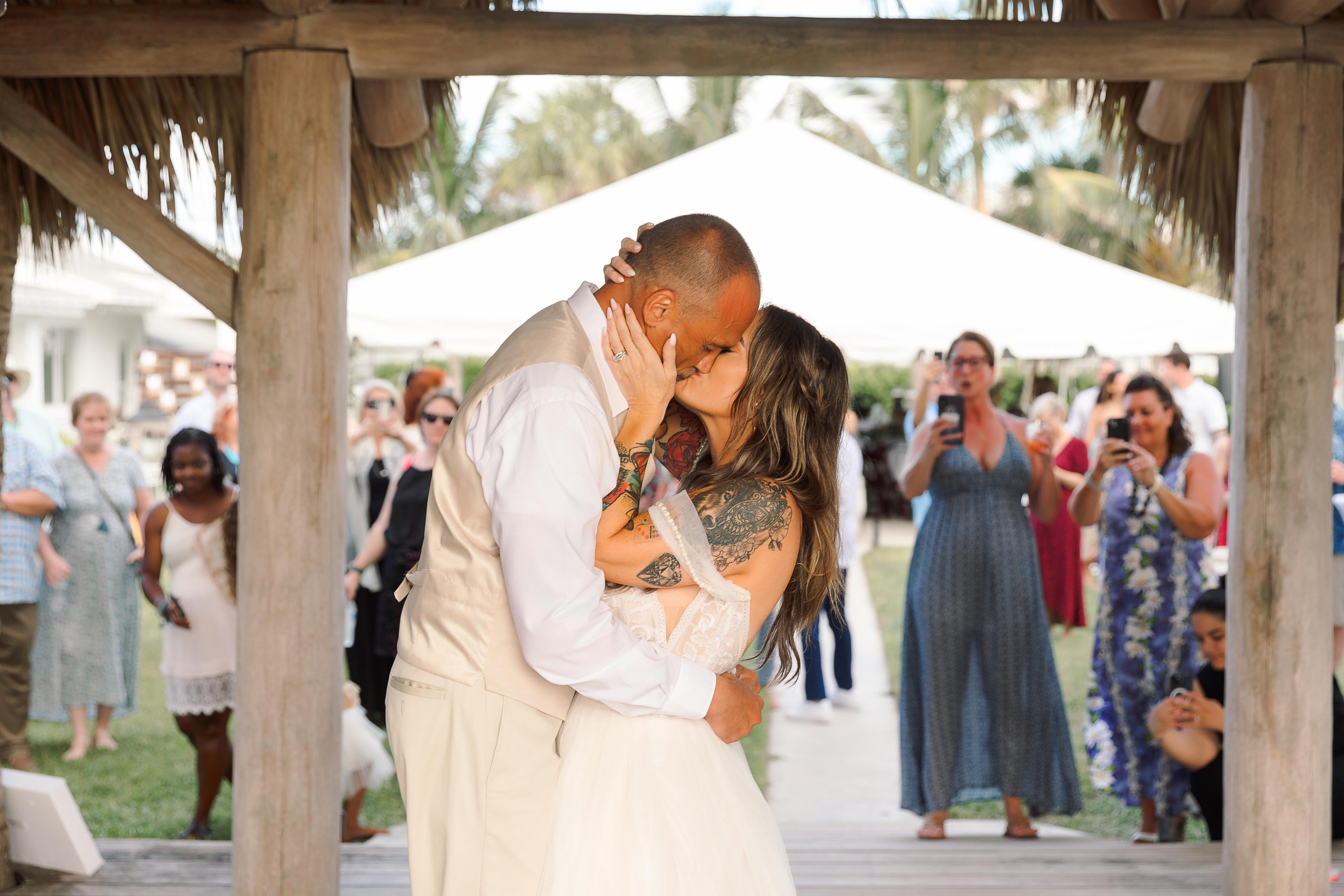 Wedding on the beach. Wedding photographer in Florida
