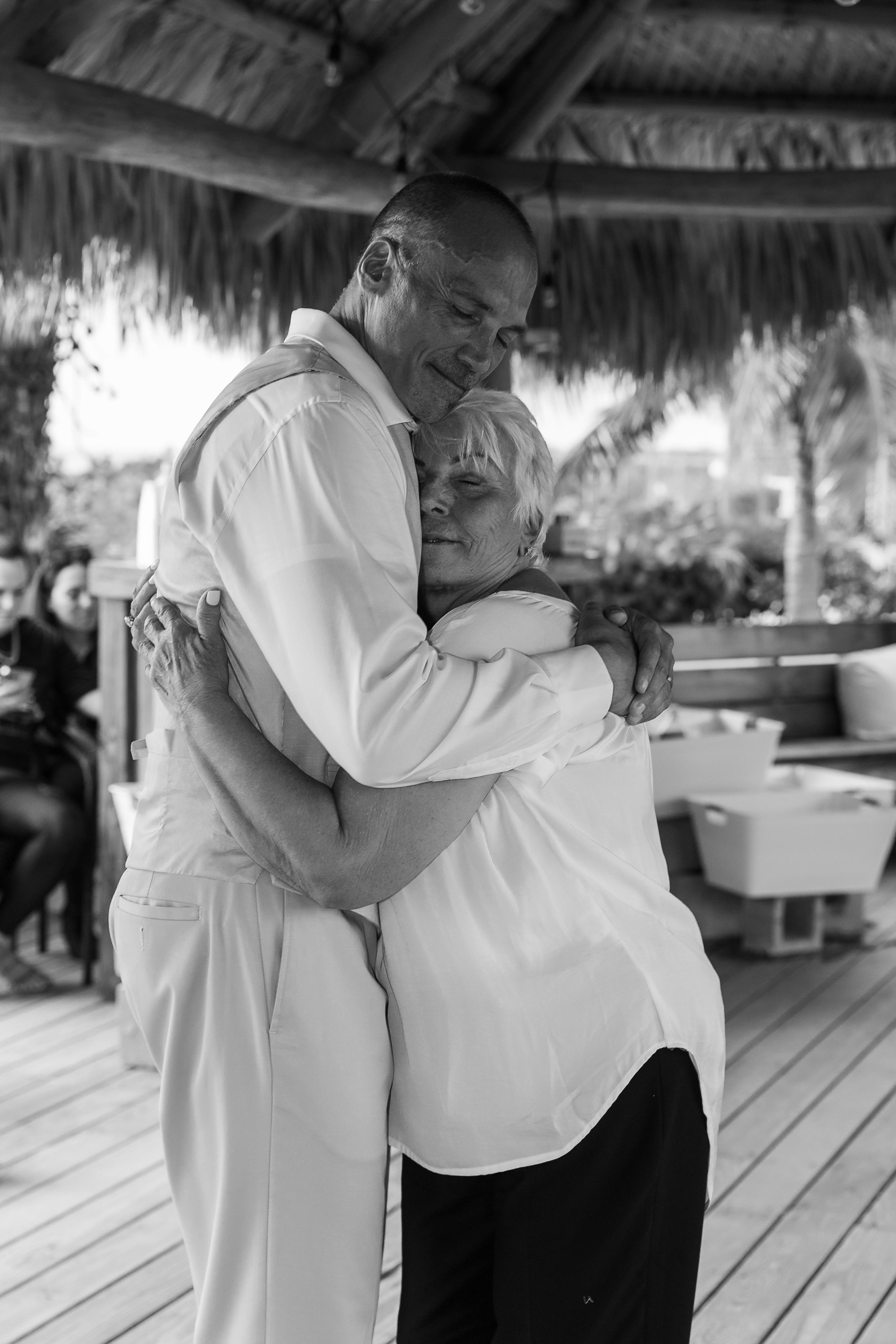 Wedding on the beach. Wedding photographer in Florida