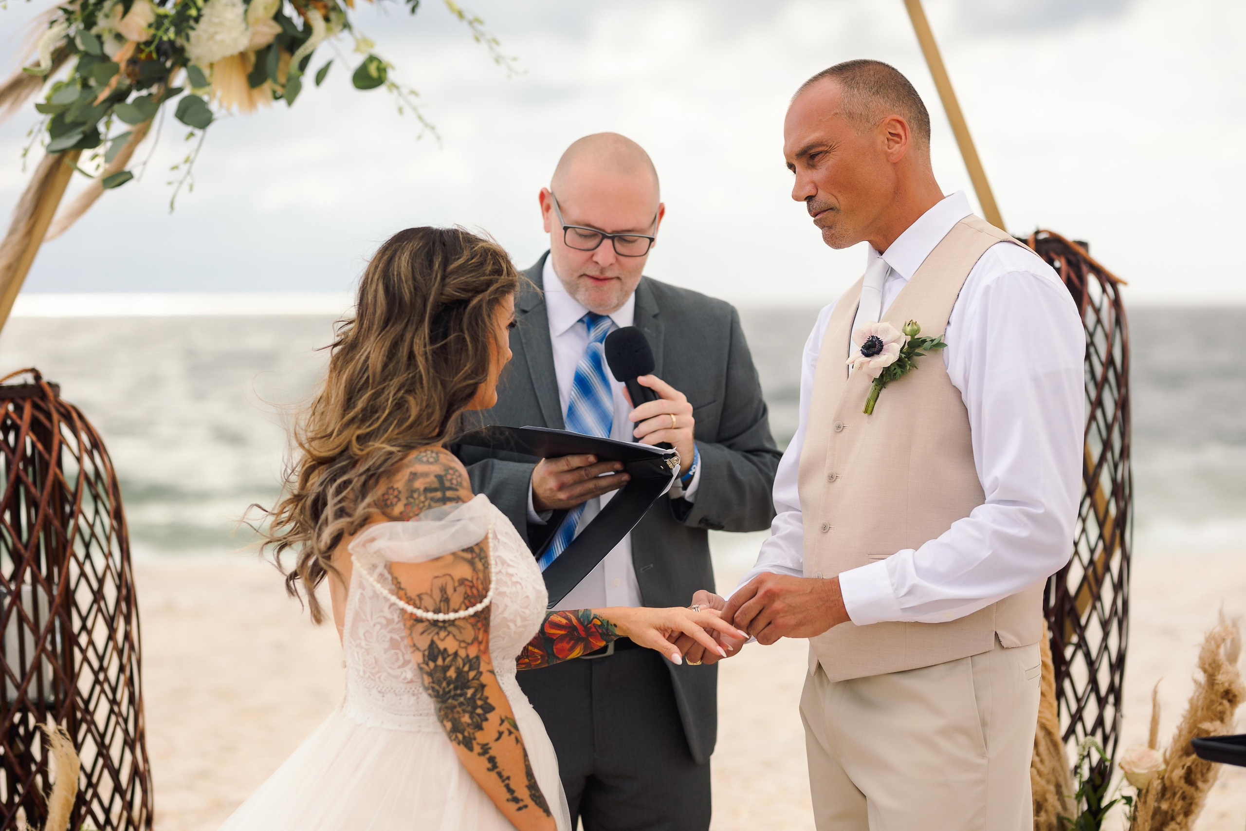 Wedding on the beach. Wedding photographer in Florida