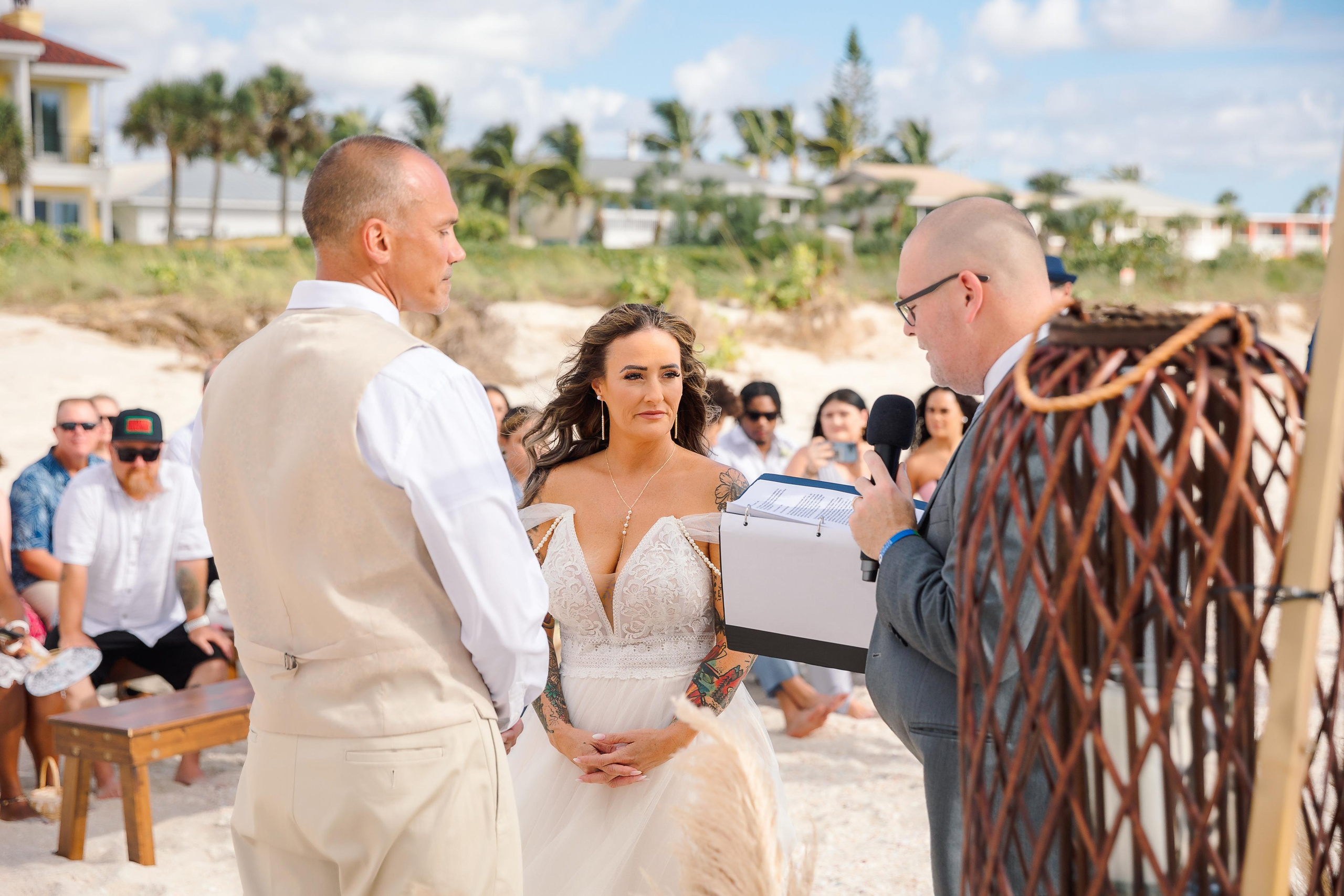 Wedding on the beach. Wedding photographer in Florida