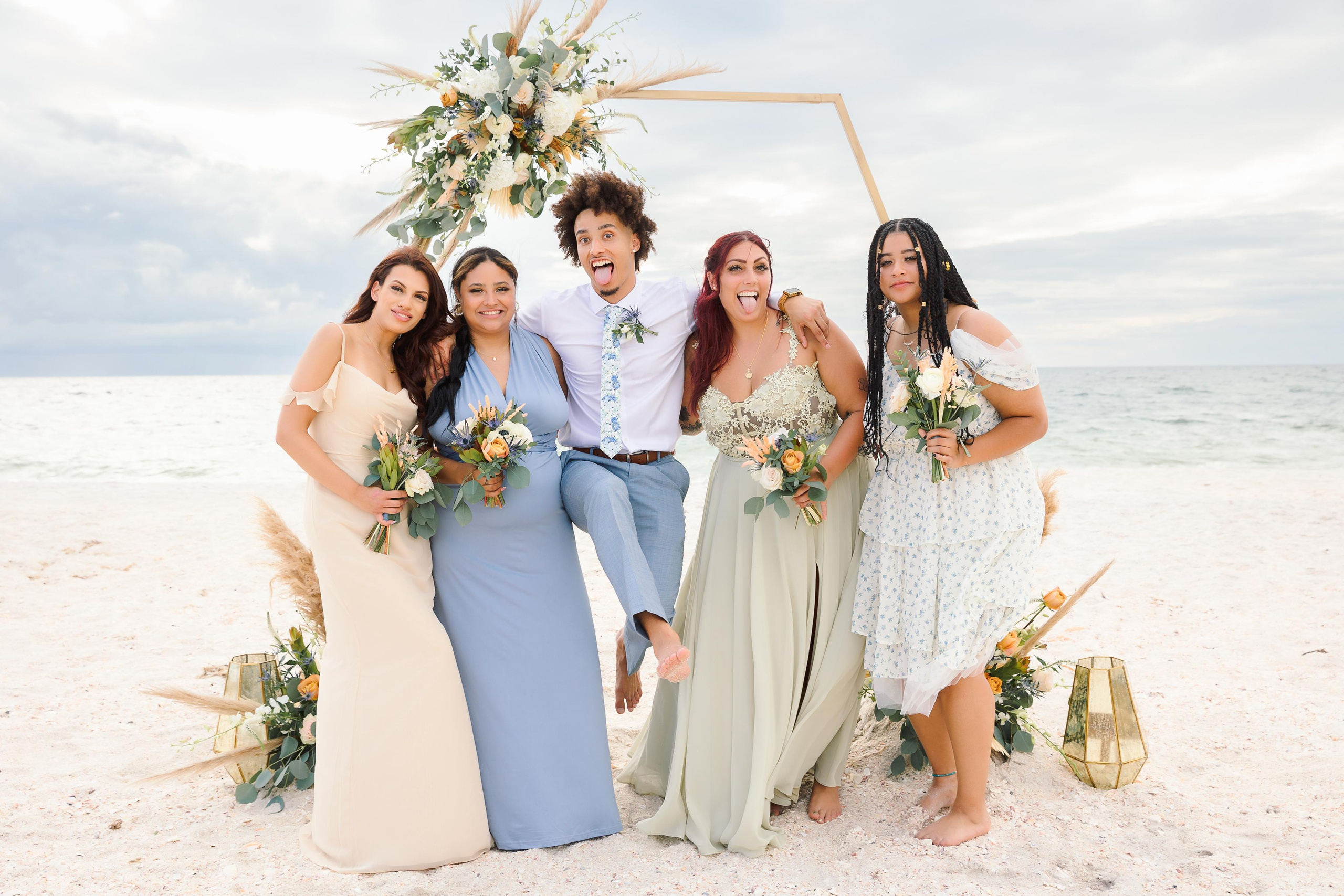 Wedding on the beach. Wedding photographer in Florida