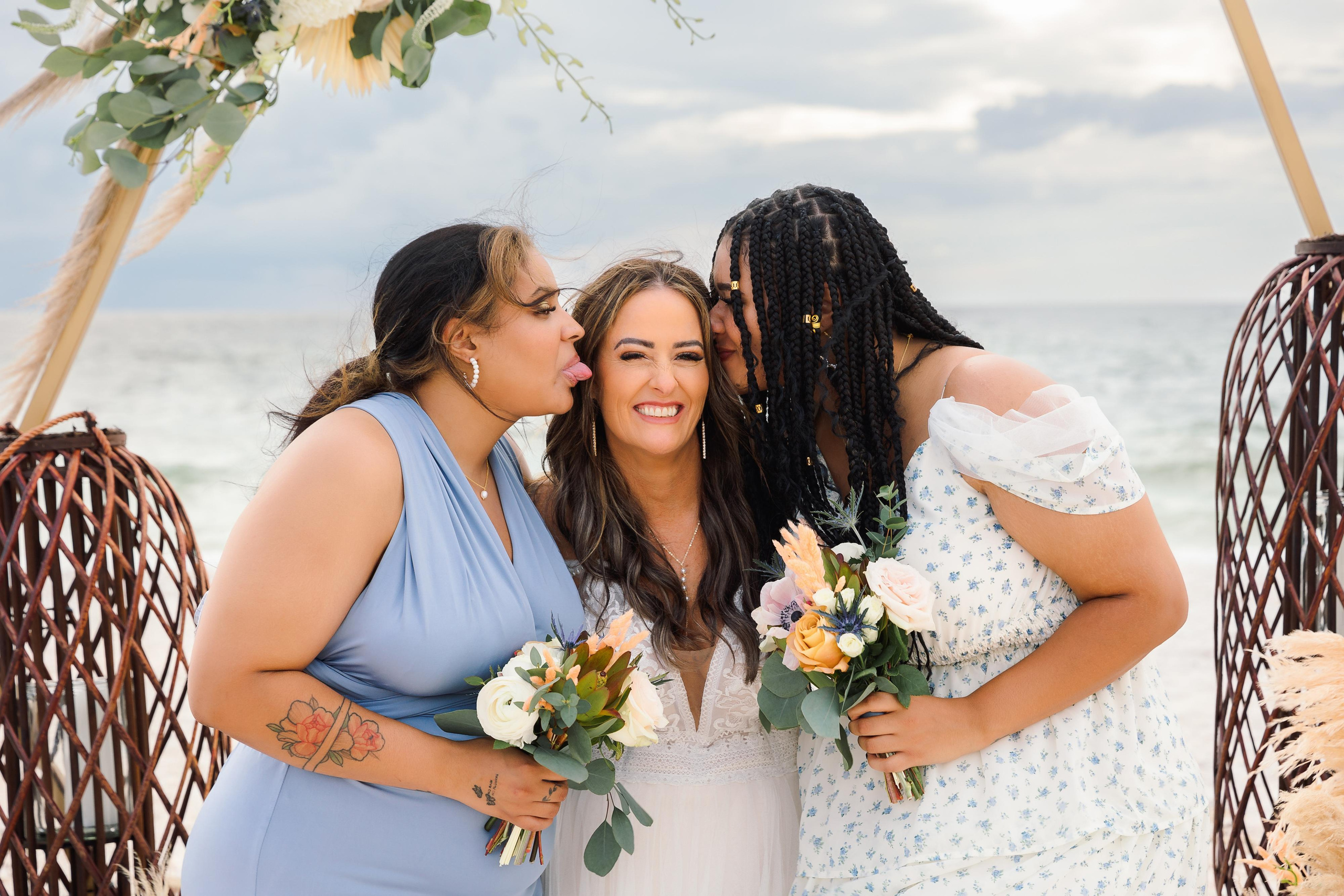 Wedding on the beach. Wedding photographer in Florida