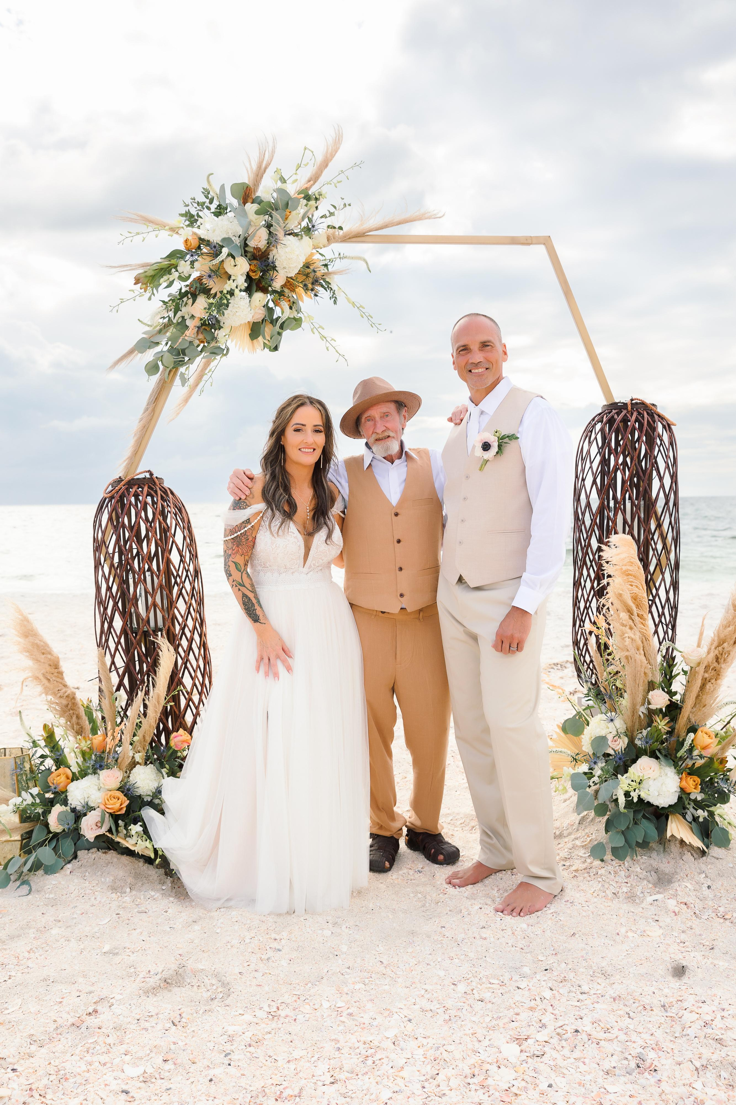 Wedding on the beach. Wedding photographer in Florida