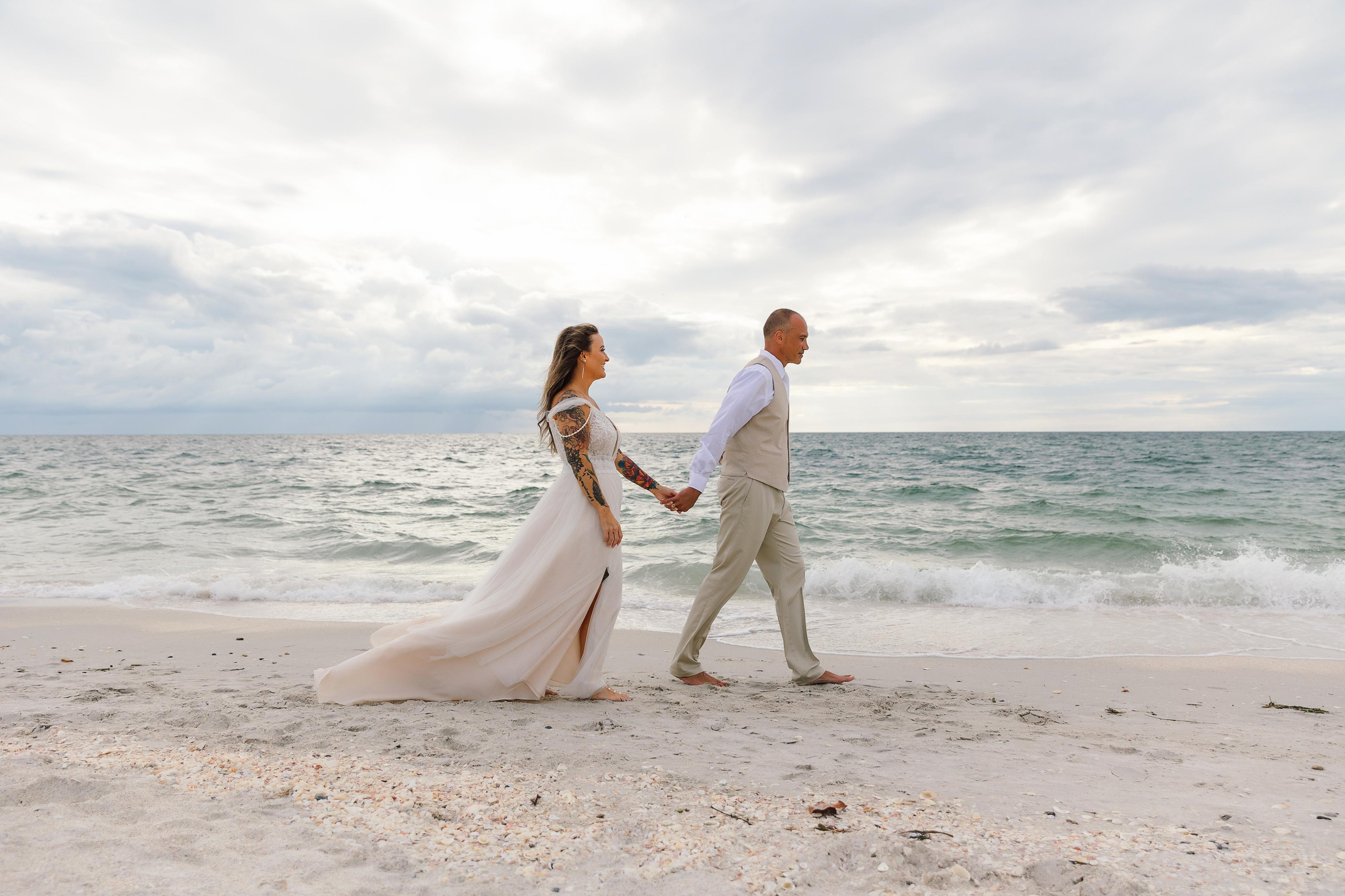 Wedding on the beach. Wedding photographer in Florida
