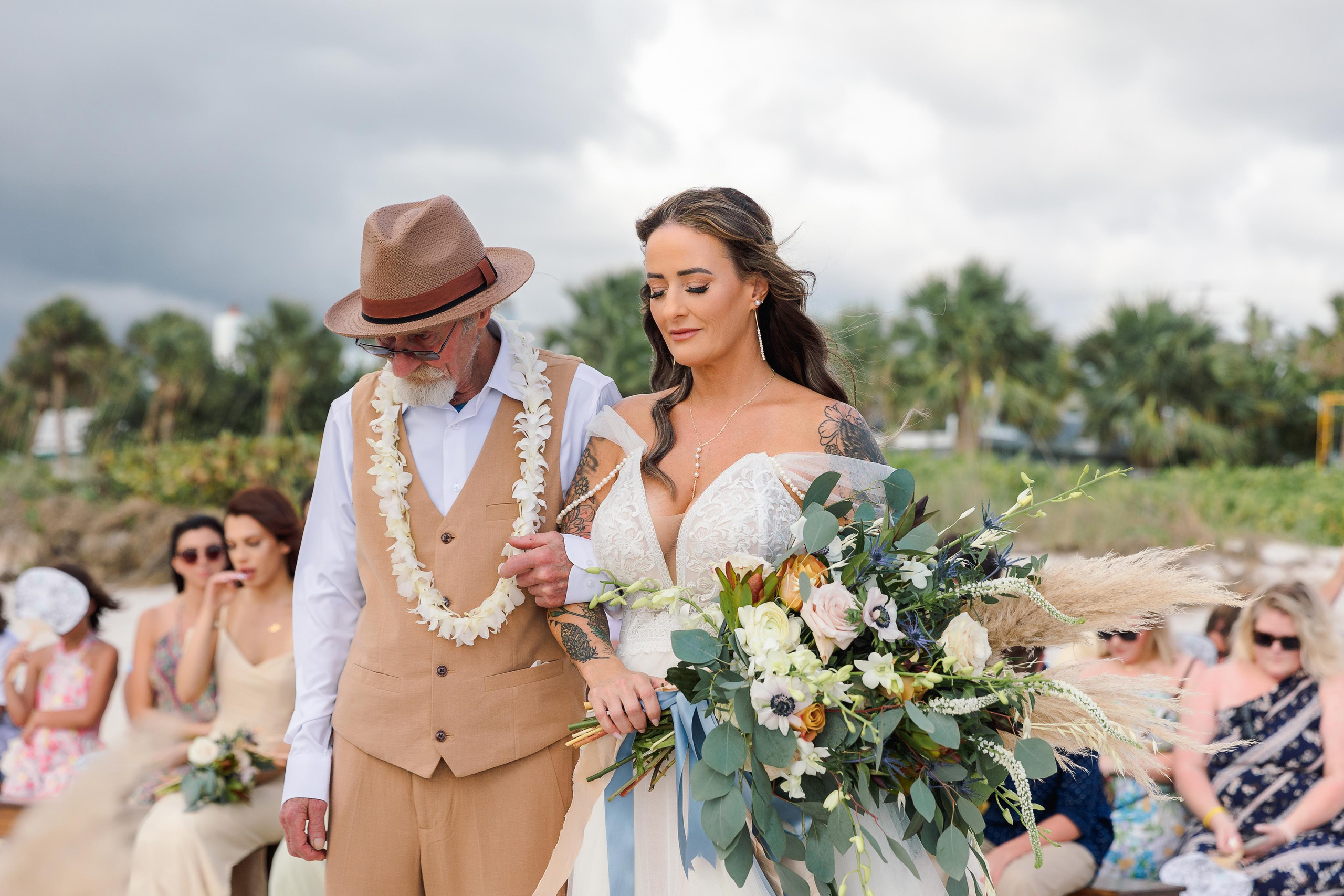 Wedding on the beach. Wedding photographer in Florida