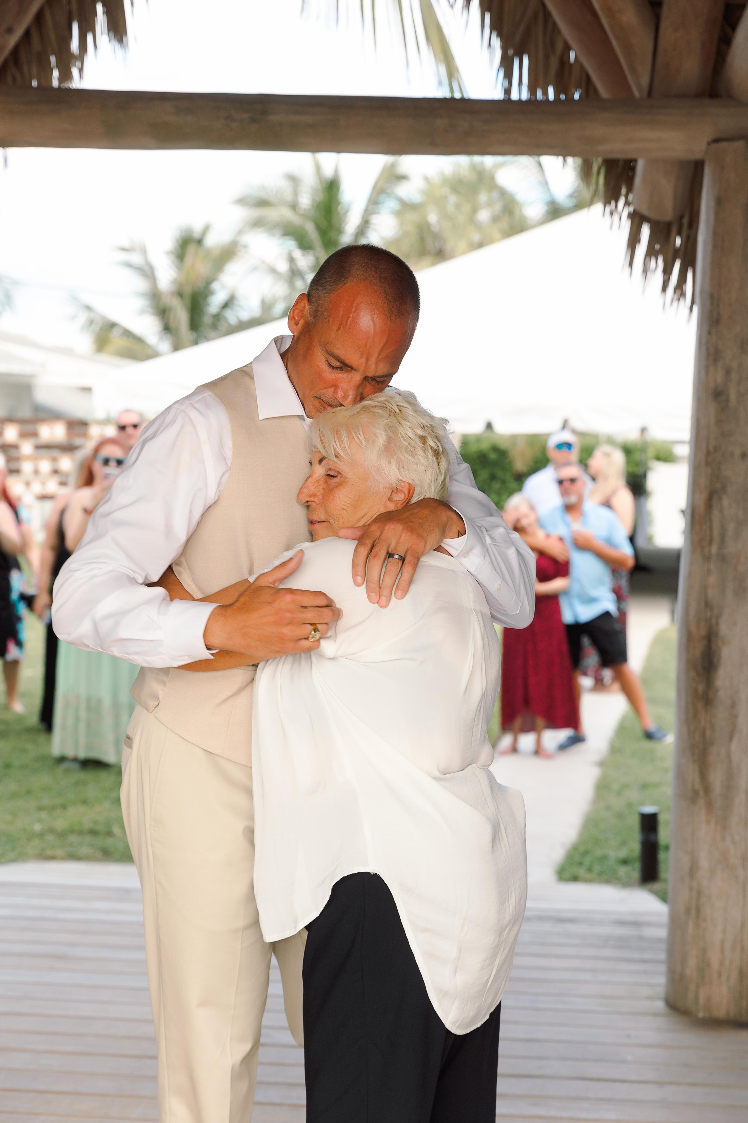Wedding on the beach. Wedding photographer in Florida