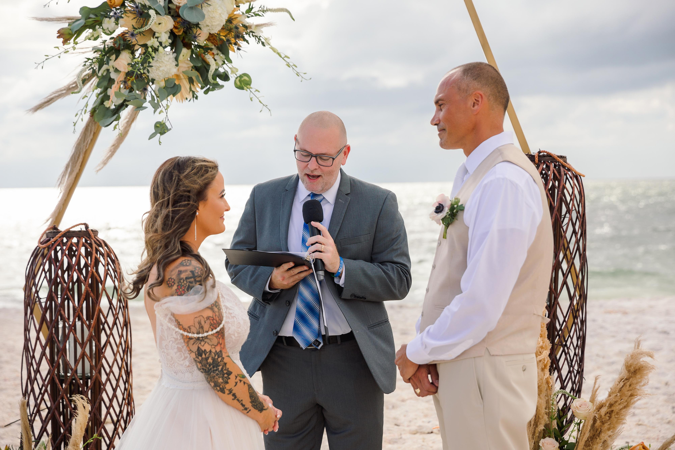 Wedding on the beach. Wedding photographer in Florida
