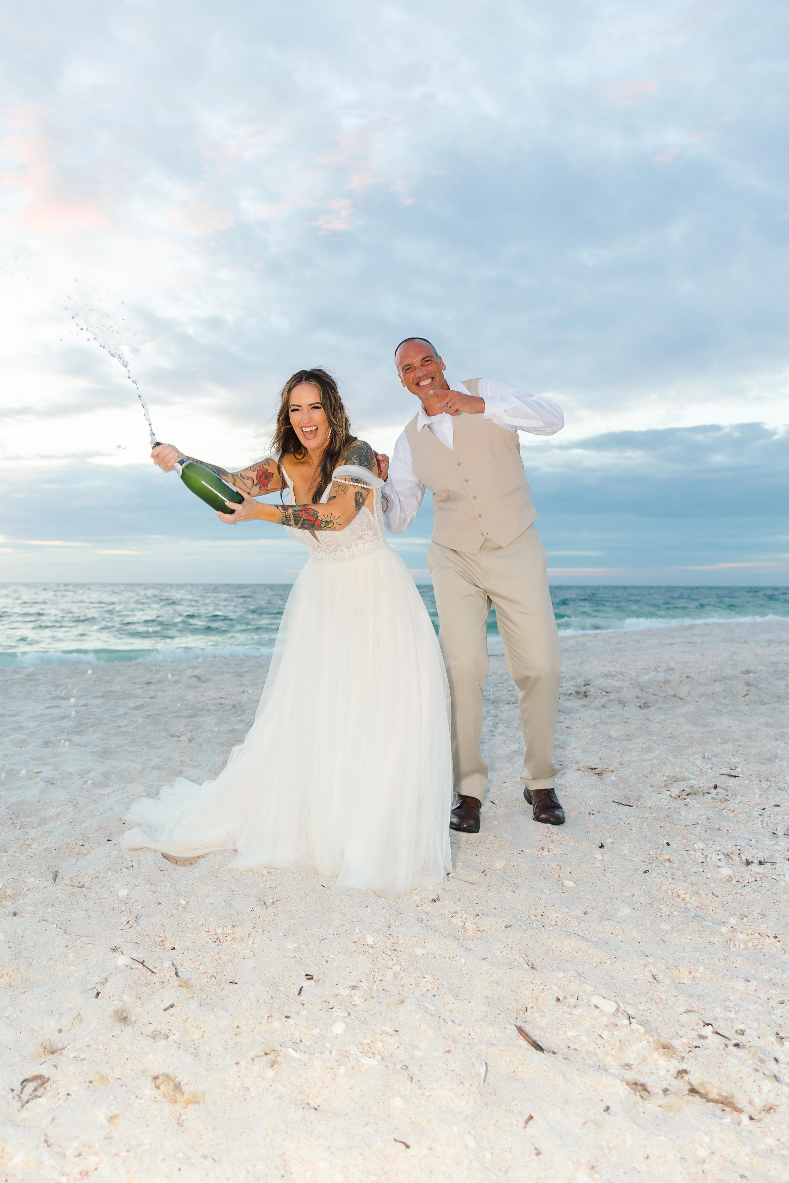 Wedding on the beach. Wedding photographer in Florida