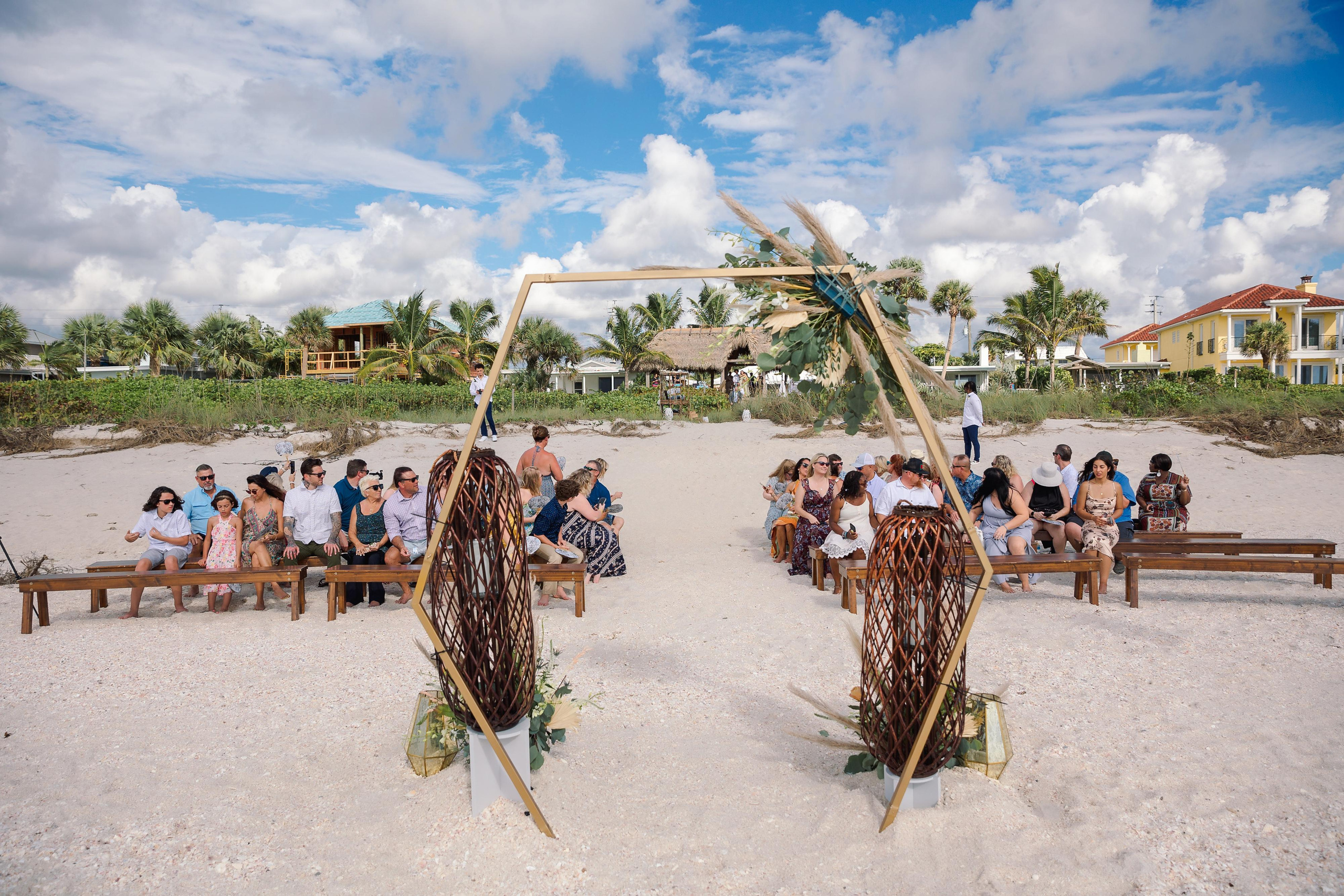 Wedding on the beach. Wedding photographer in Florida