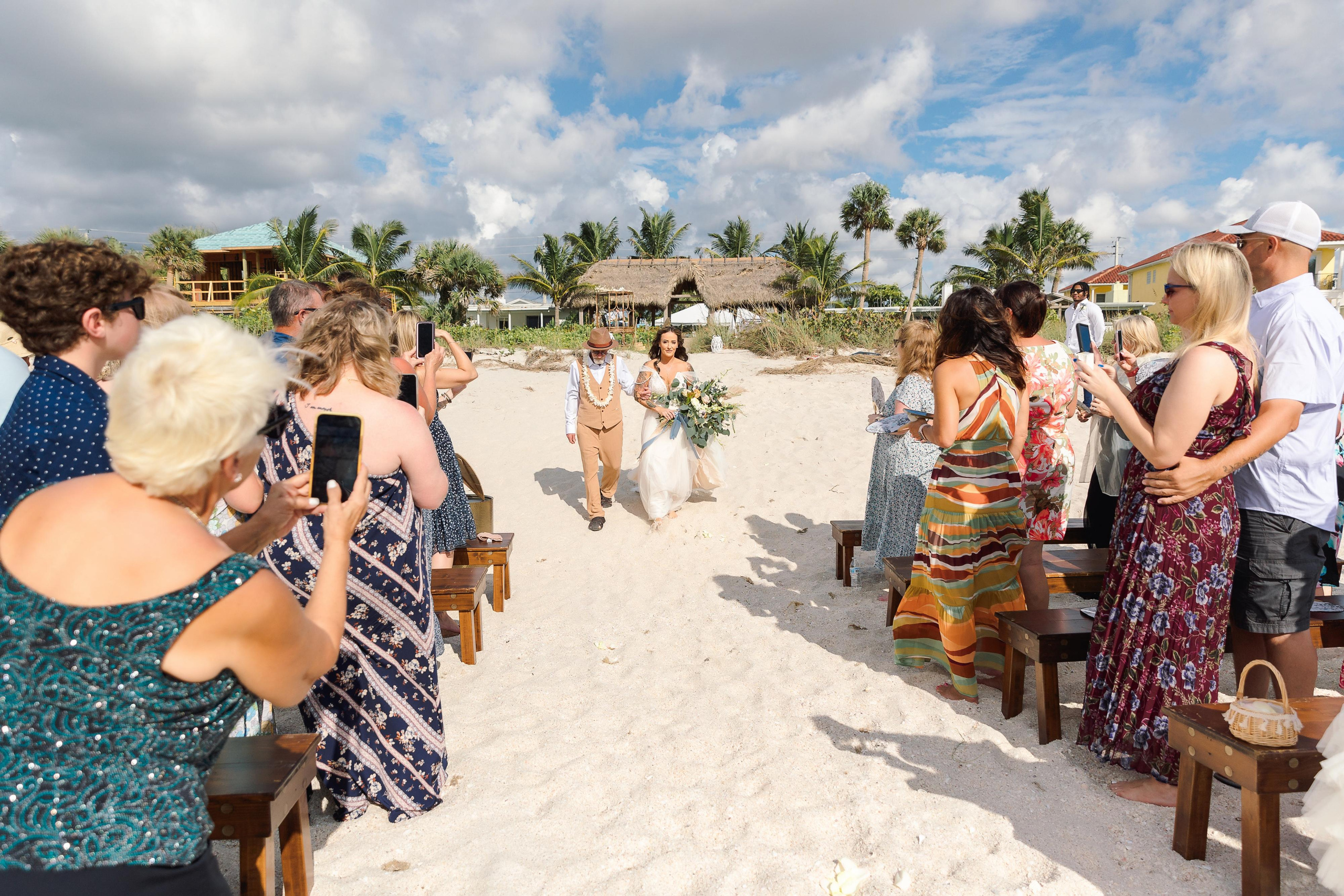 Wedding on the beach. Wedding photographer in Florida