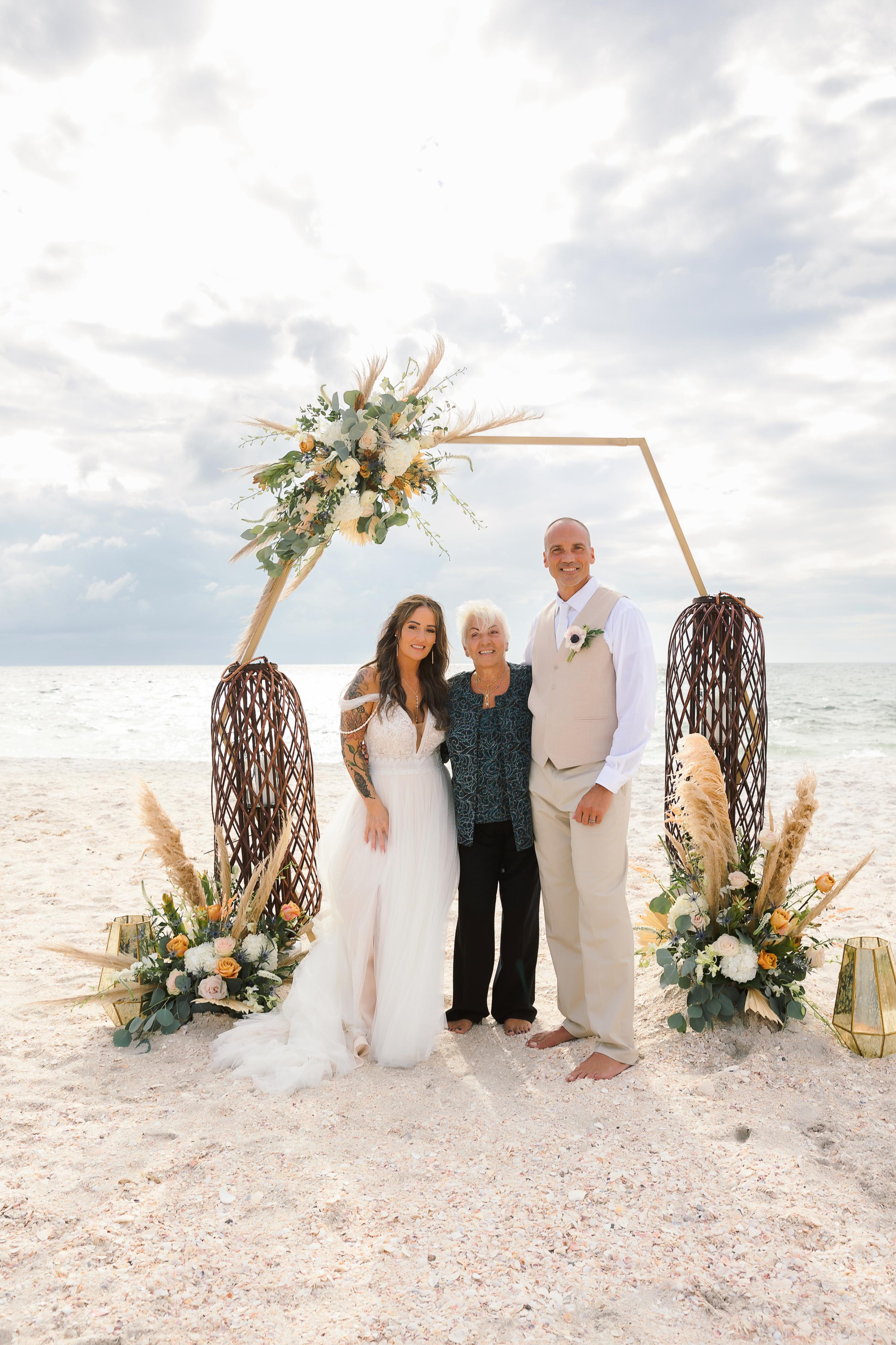 Wedding on the beach. Wedding photographer in Florida